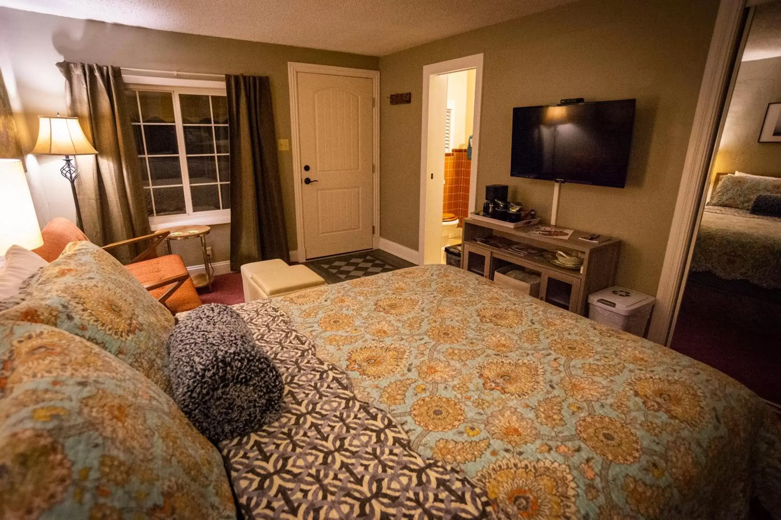 Bed in Sherwood Court Cottages