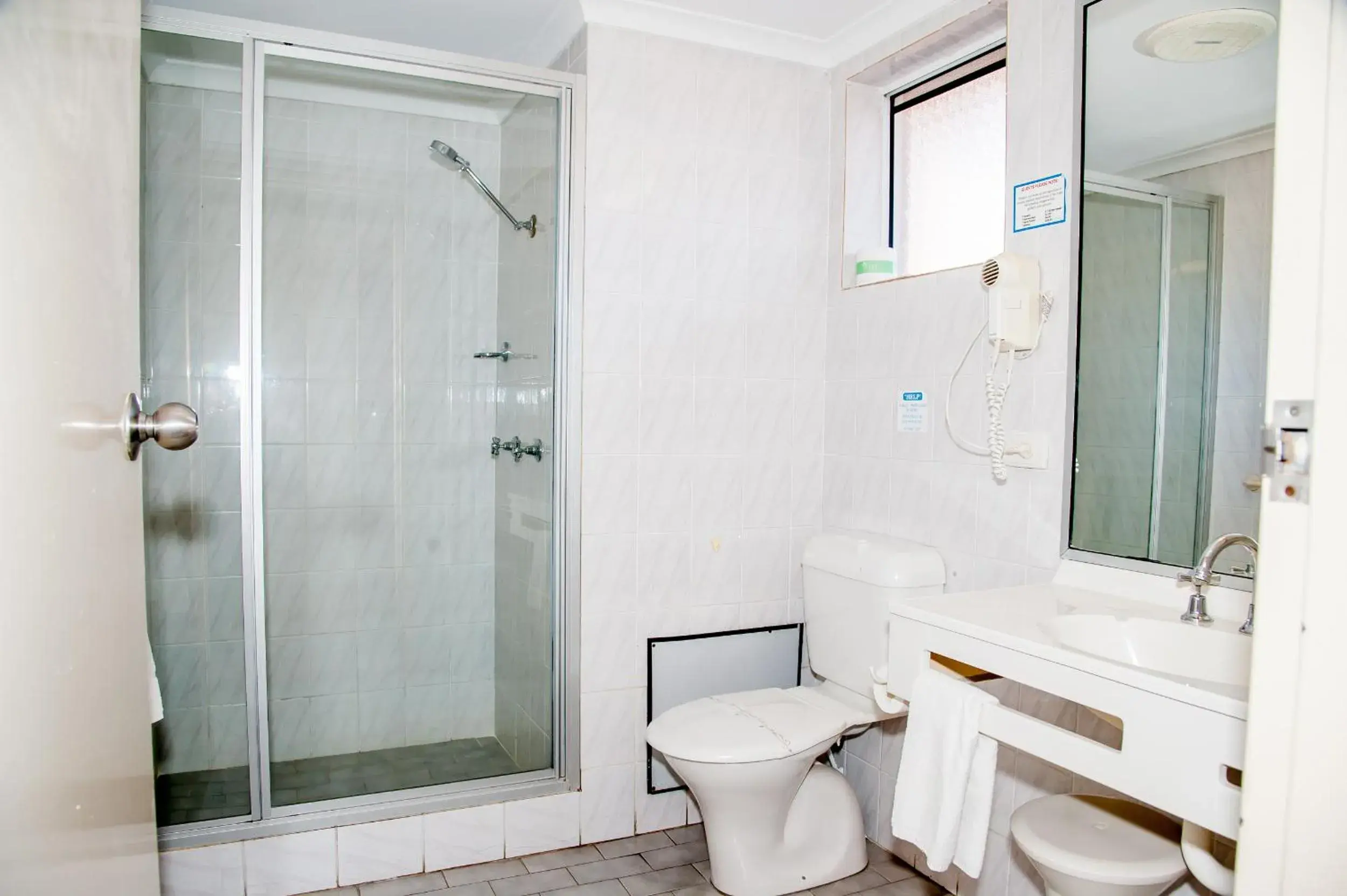 Shower, Bathroom in Ulladulla Harbour Motel