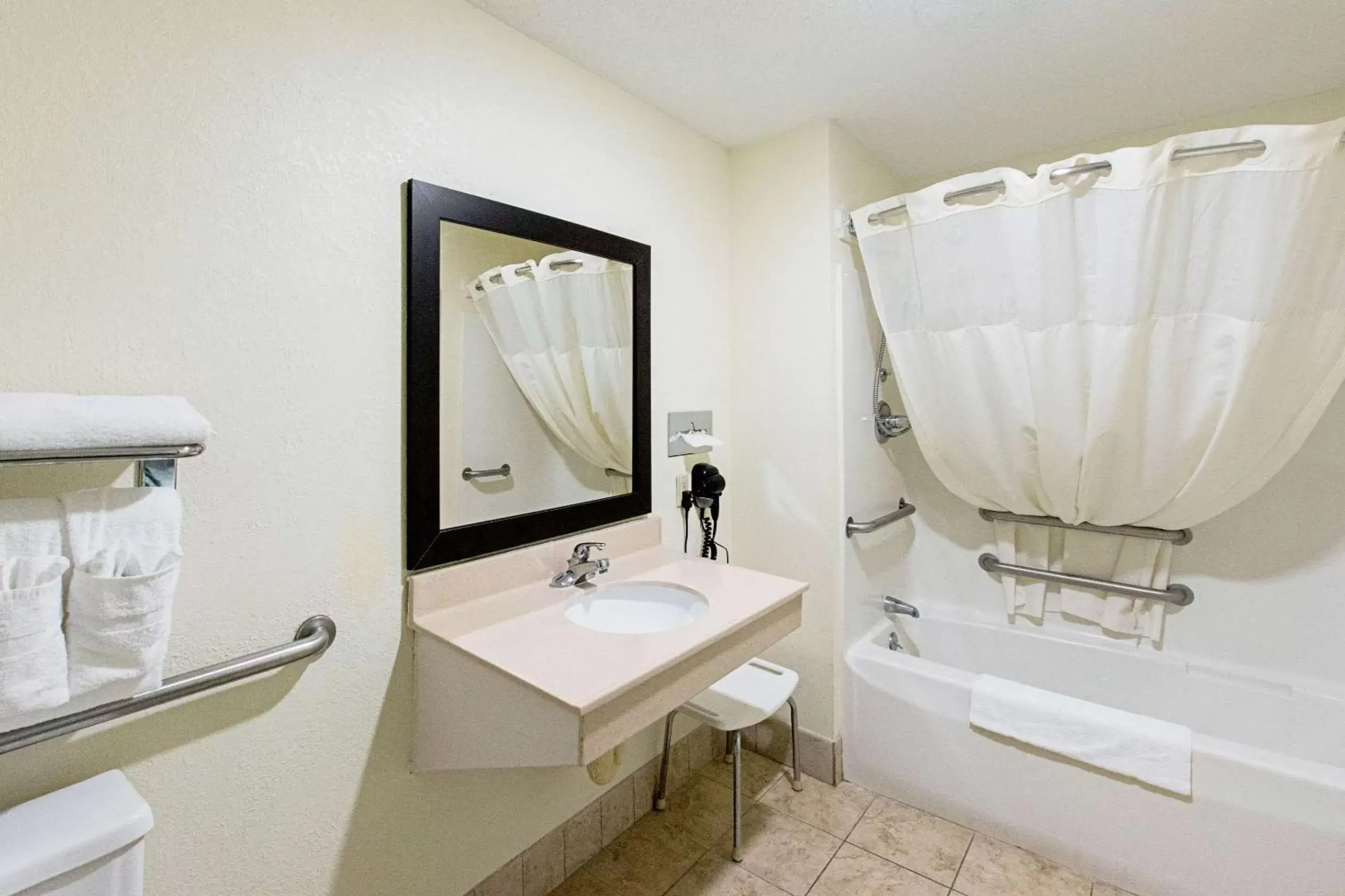 Bathroom in Quality Inn & Suites Civic Center