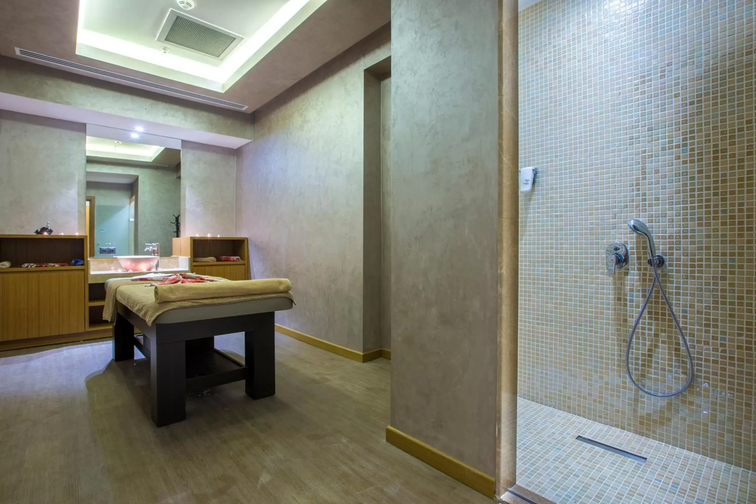 Massage, Bathroom in Park Inn By Radisson Istanbul Ataturk Airport