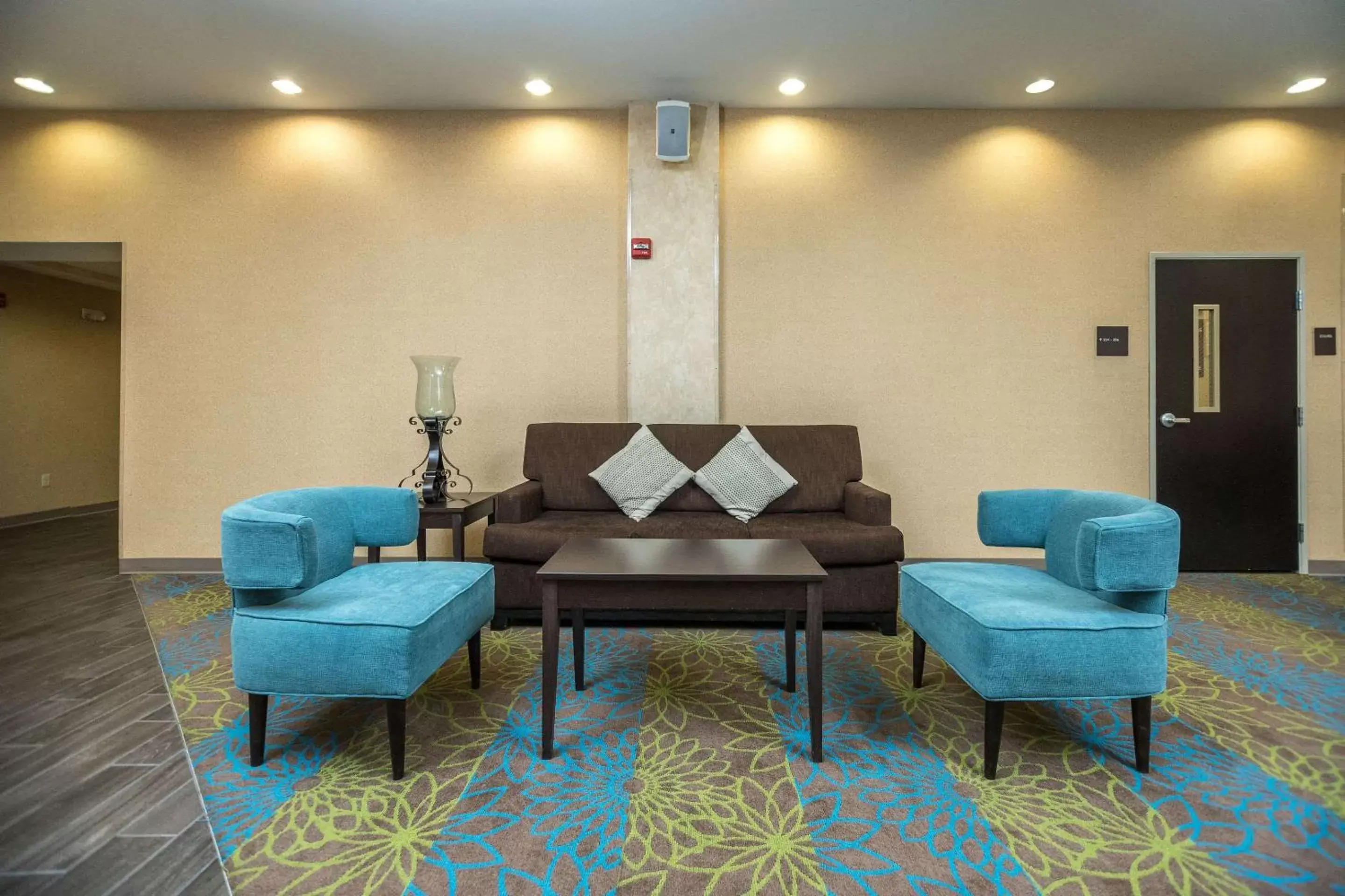 Lobby or reception, Seating Area in Sleep Inn & Suites And Conference Center Downtown