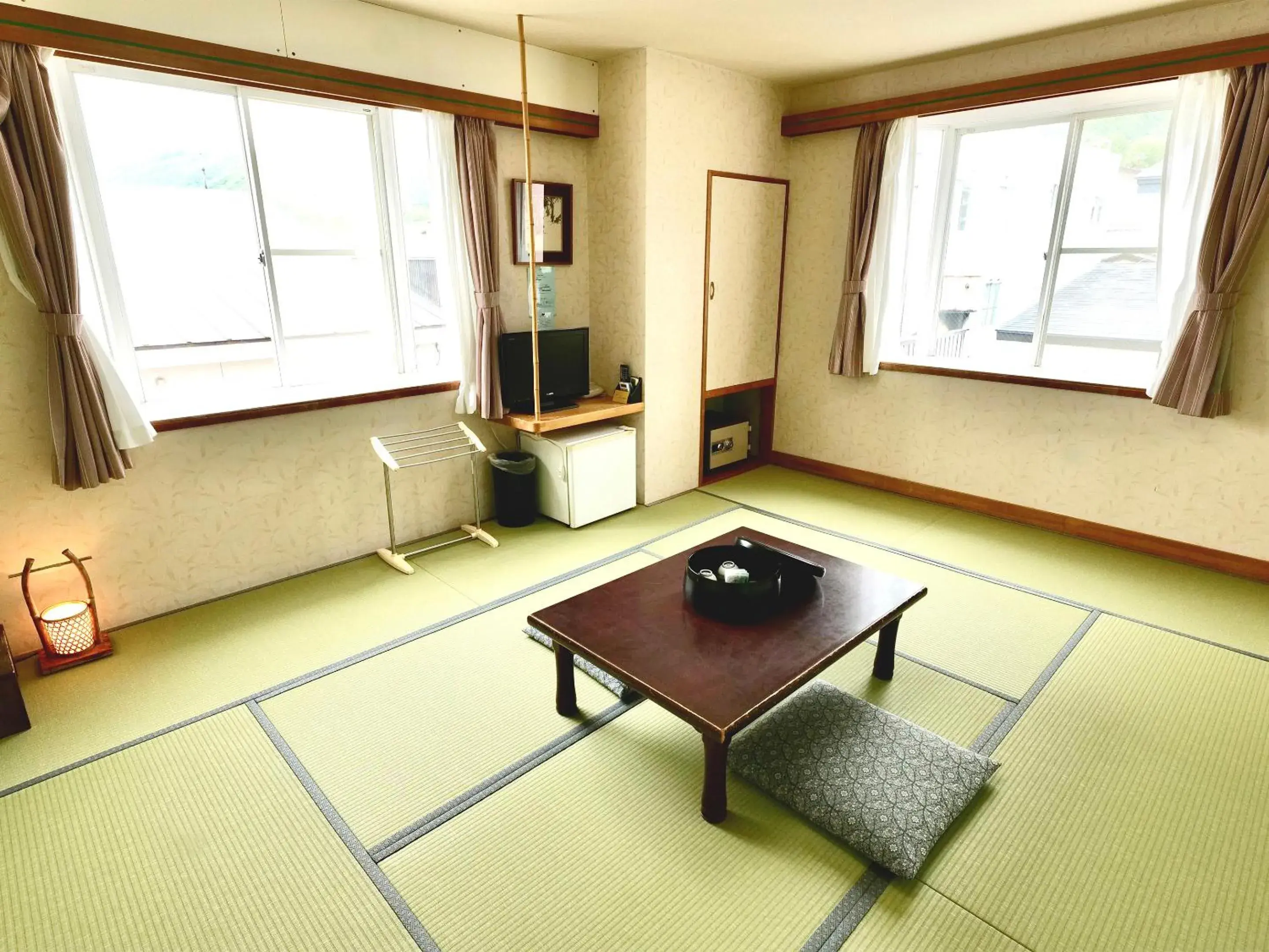 Photo of the whole room, Seating Area in Resort Inn Marion Shinano