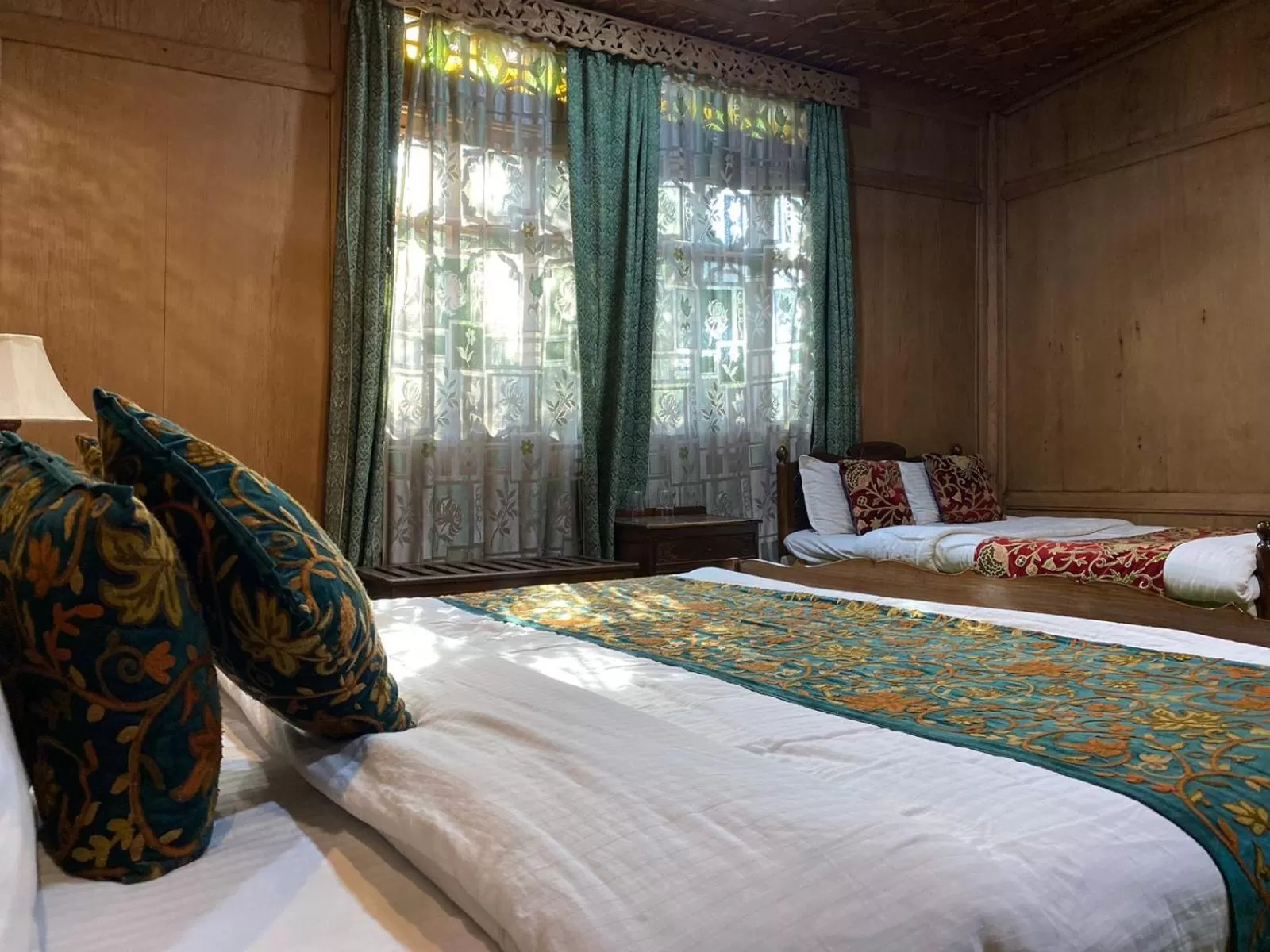 Photo of the whole room, Bed in Nazneen Group Of Houseboats