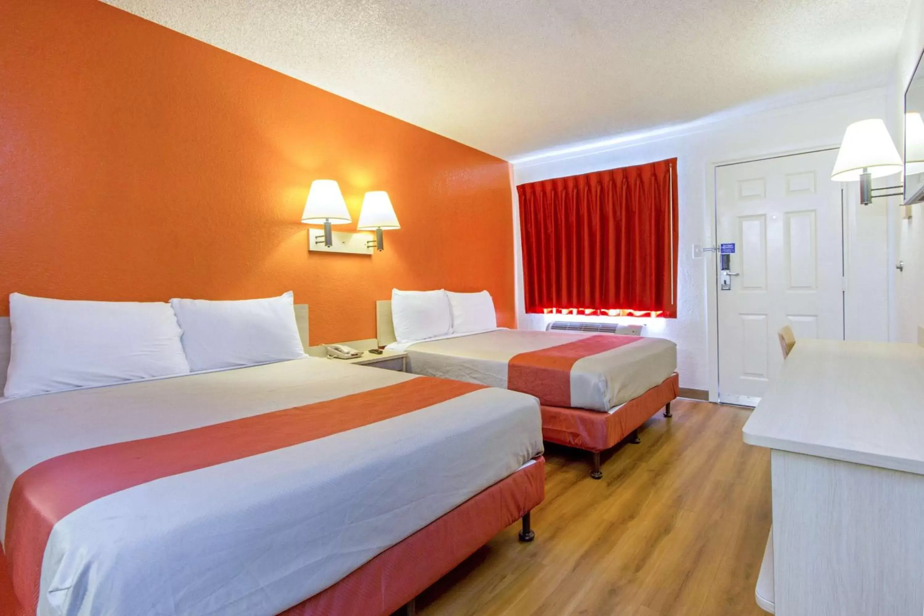 Photo of the whole room, Bed in Motel 6-Phoenix, AZ - Airport - 24th Street