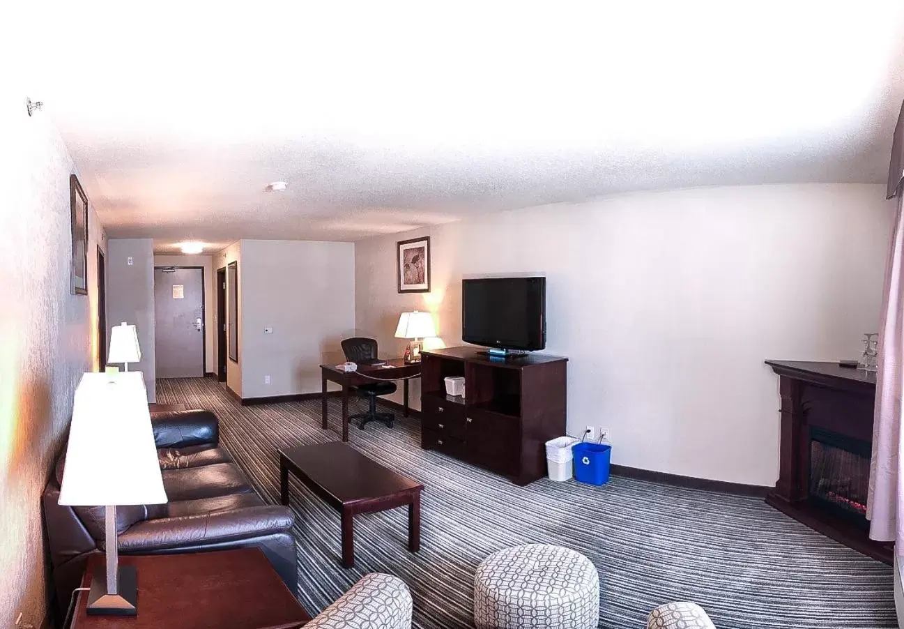 Photo of the whole room, Seating Area in Quality Inn & Suites Yorkton