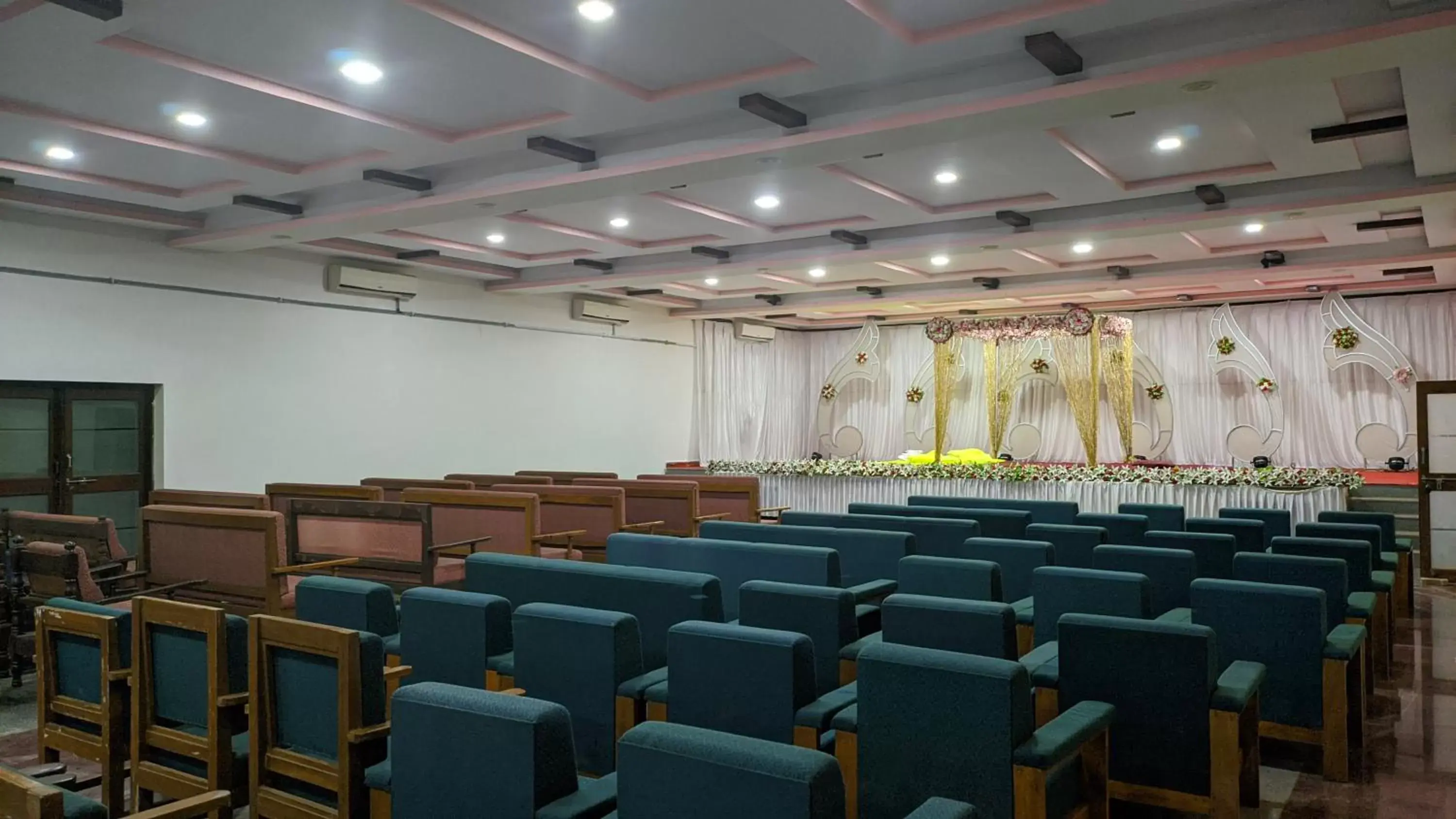 Banquet/Function facilities in Kanthi Resorts Badami