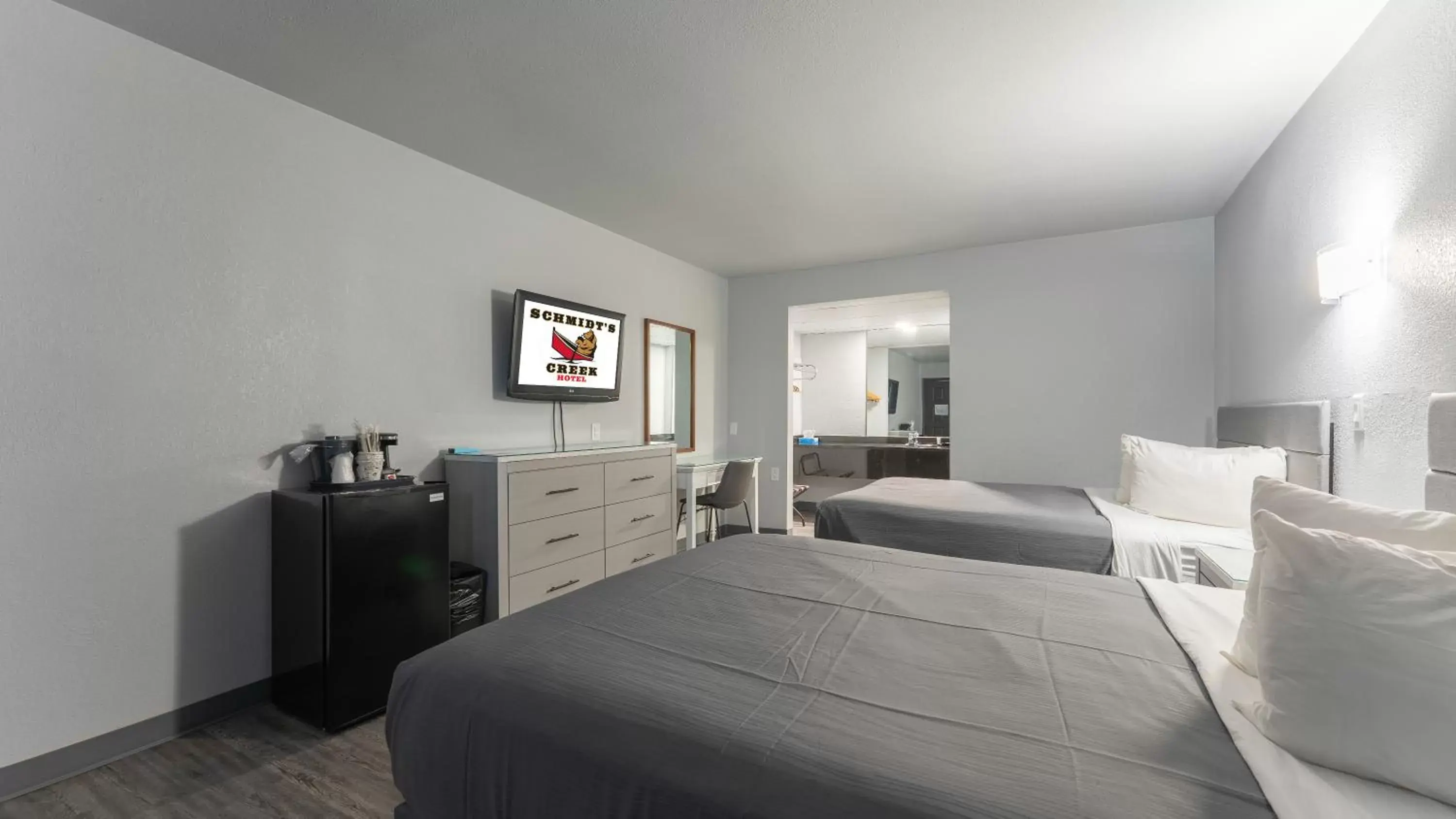 Photo of the whole room, Bed in Schmidt's Creek Hotel Photo of the whole room, Bed in Schmidt's Creek Hotel