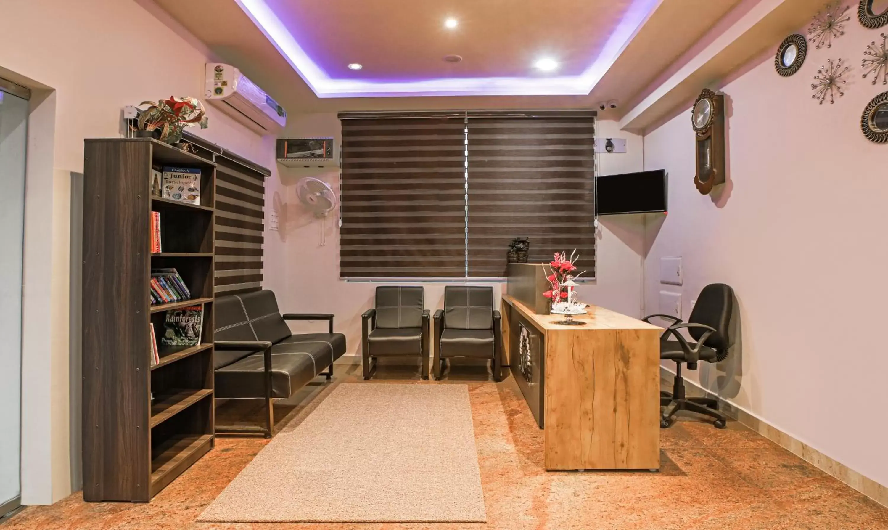 Lobby or reception in Treebo Naaz Royal Lobby or reception in Treebo Naaz Royal