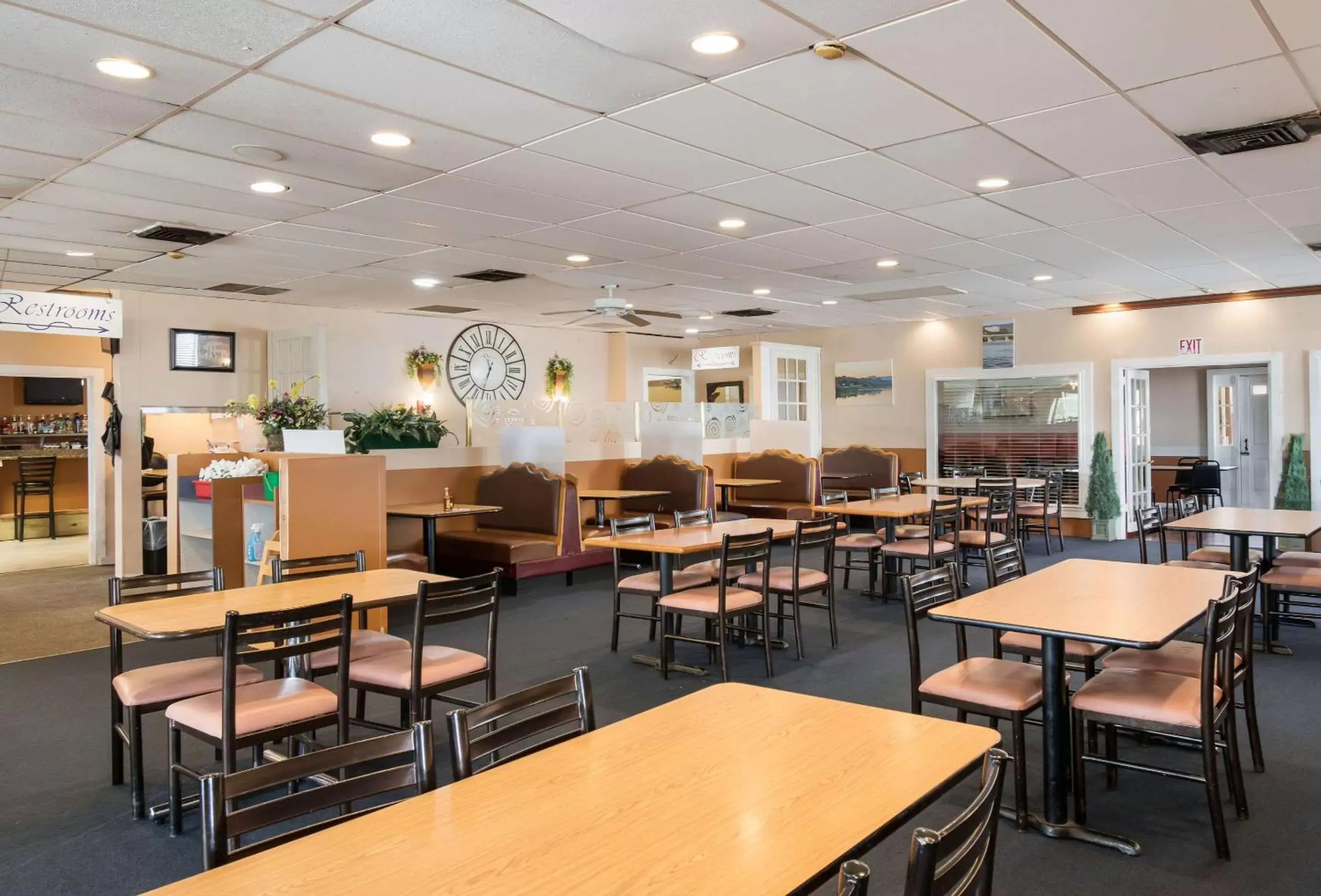 Restaurant/Places to Eat in Rodeway Inn Wormleysburg – Harrisburg