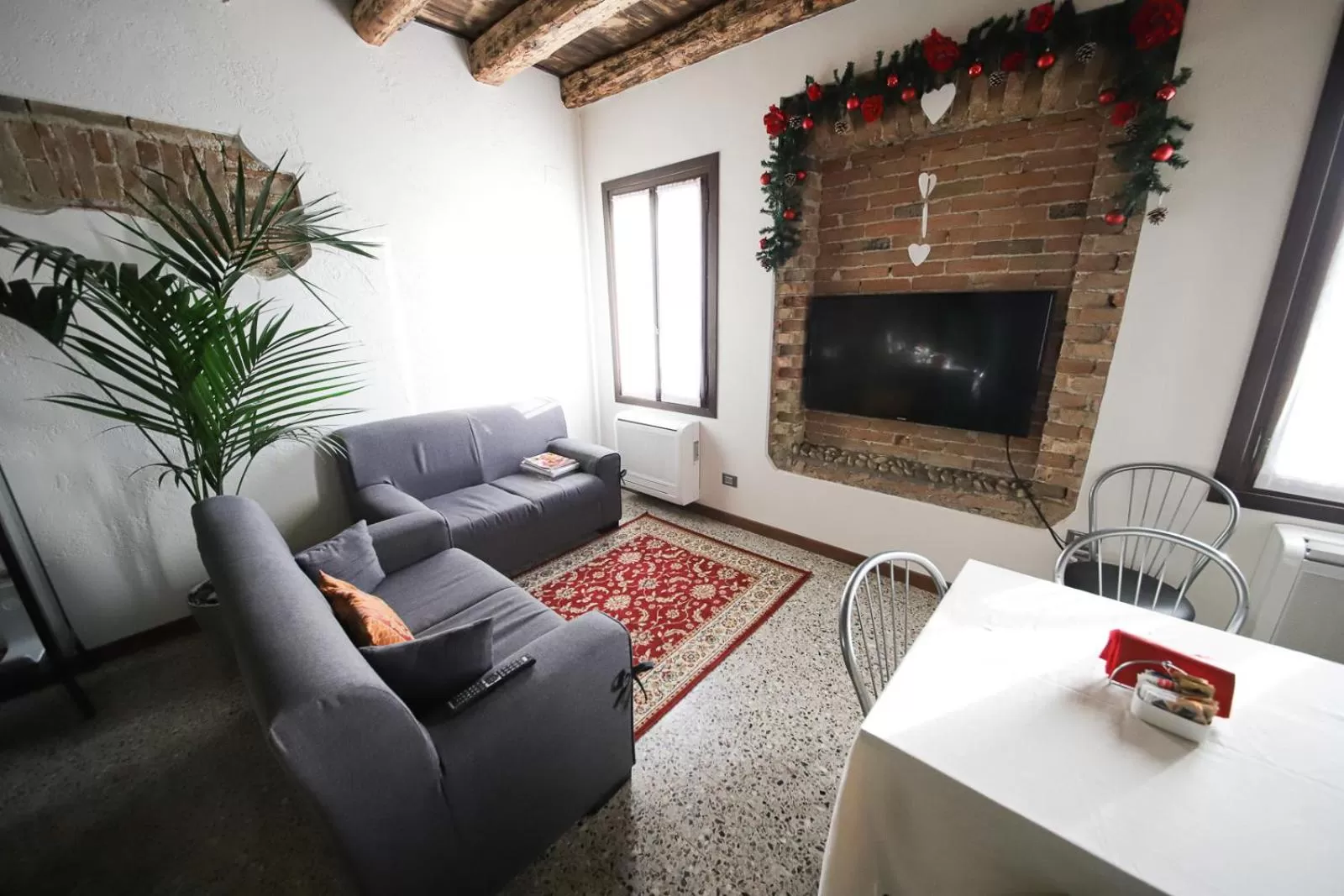 Communal lounge/ TV room in LOCANDA RIGHETTO