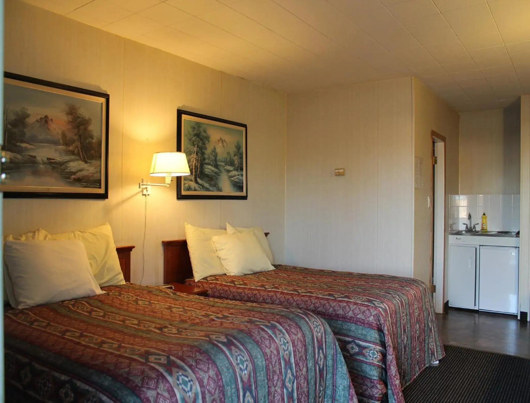 Photo of the whole room, Bed in Tel Star Motel