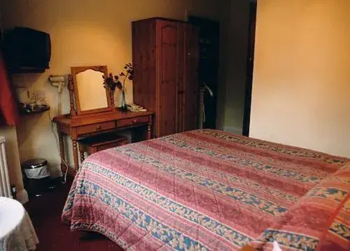 Bedroom, Bed in Nonsuch Park Hotel