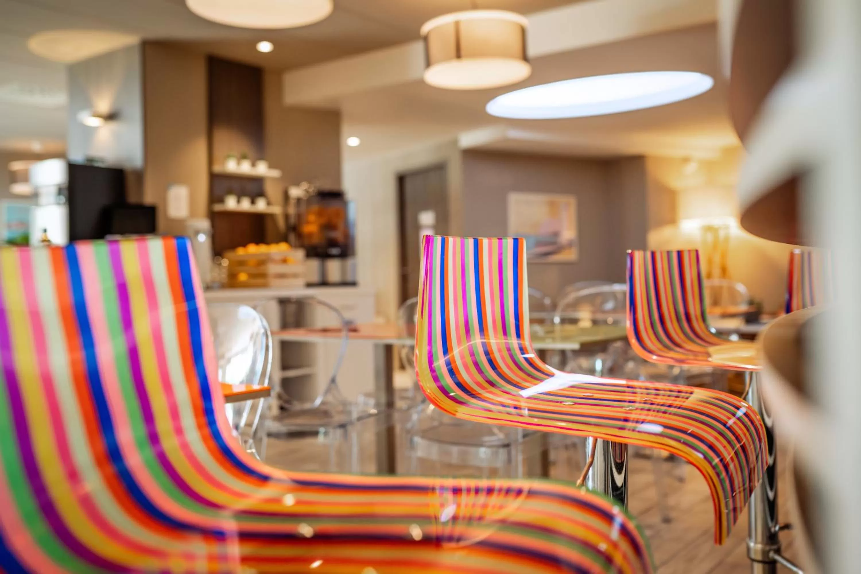 Lounge or bar in ibis Styles Les Sables Olonne