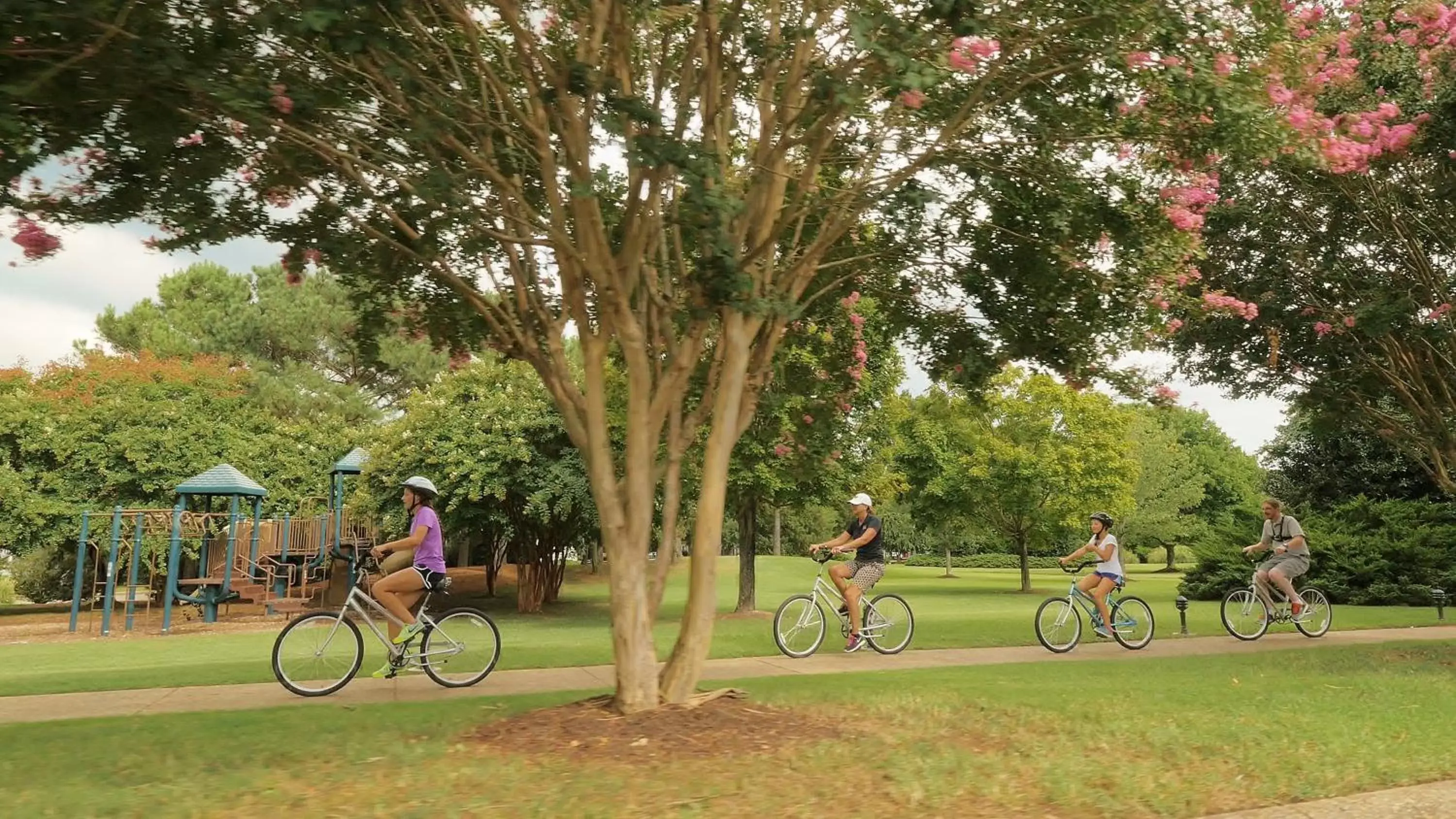 Children play ground, Biking in Kingsmill Resort