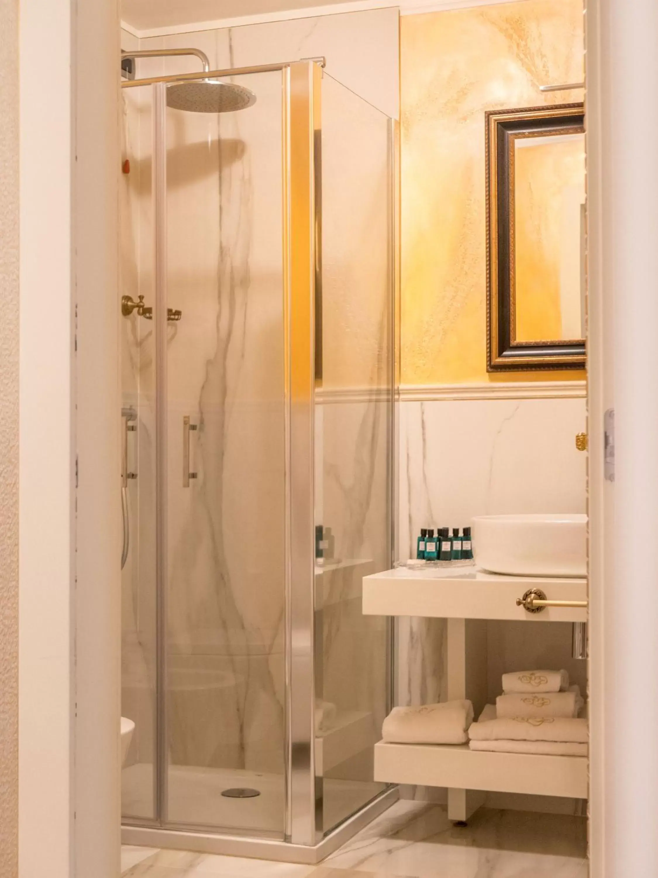 Shower, Bathroom in EGO' Boutique Hotel - The Silk Road