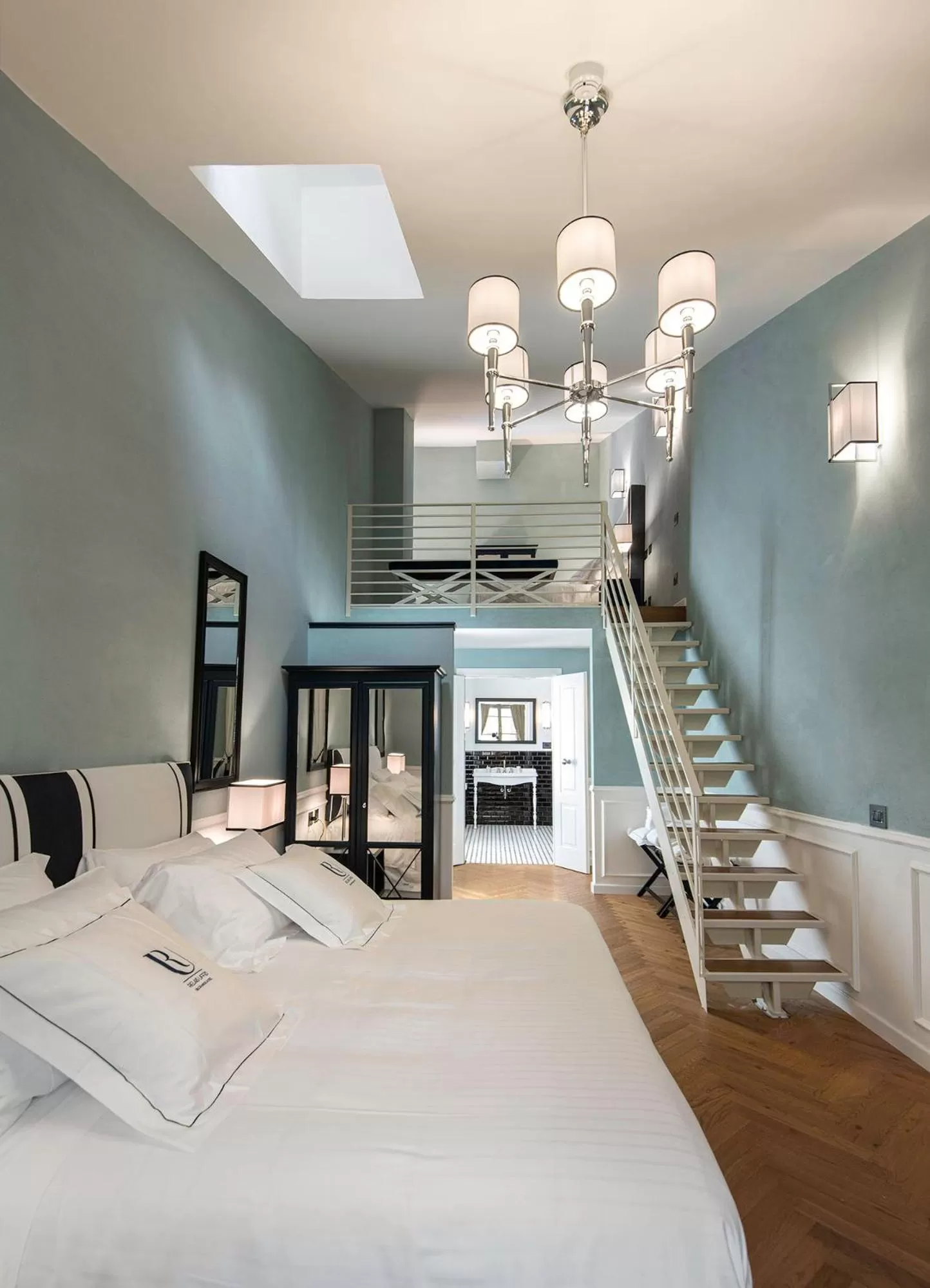 Photo of the whole room, Bed in Relais Uffizi