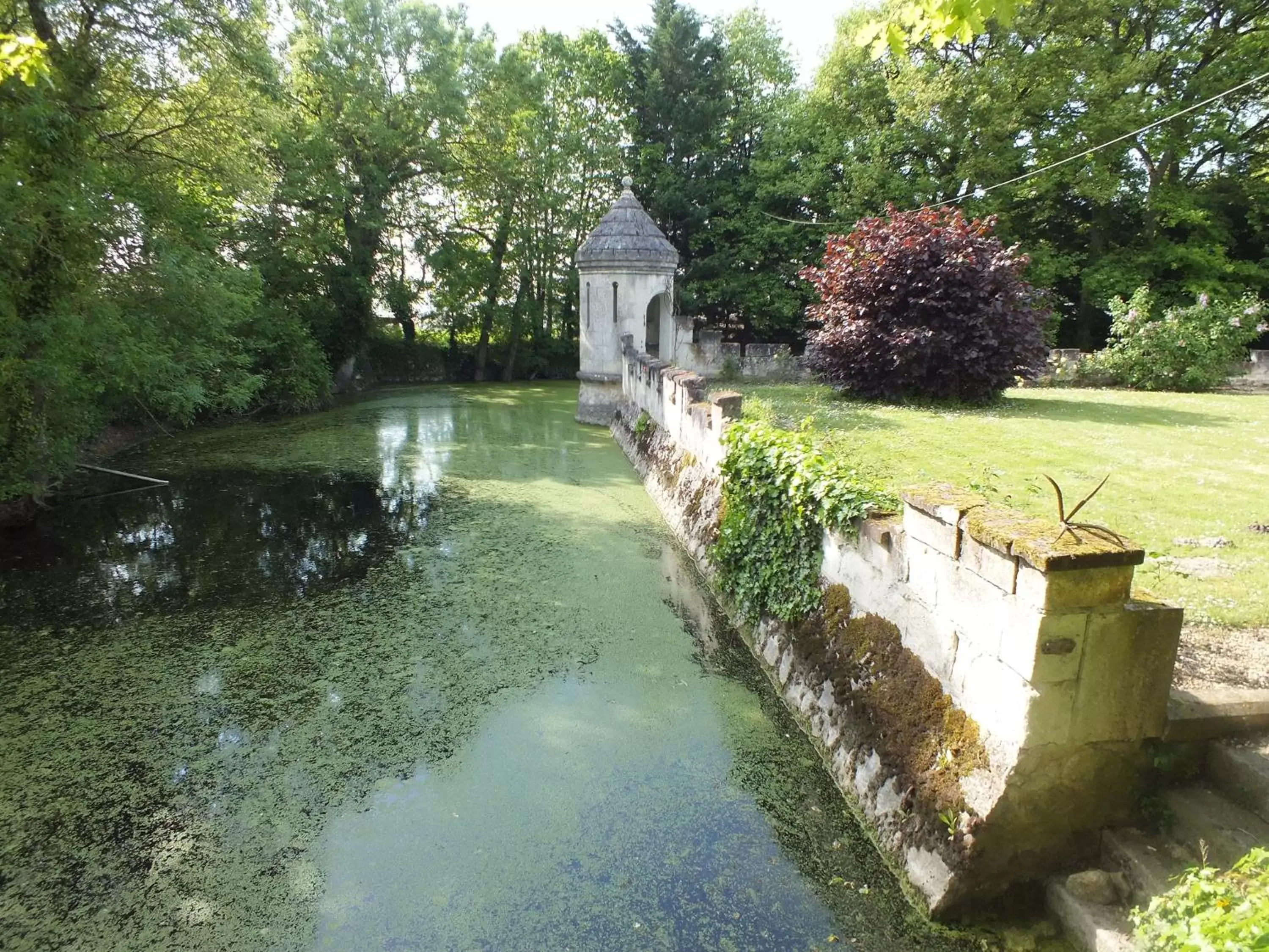 Day, Garden in Château de Nazé