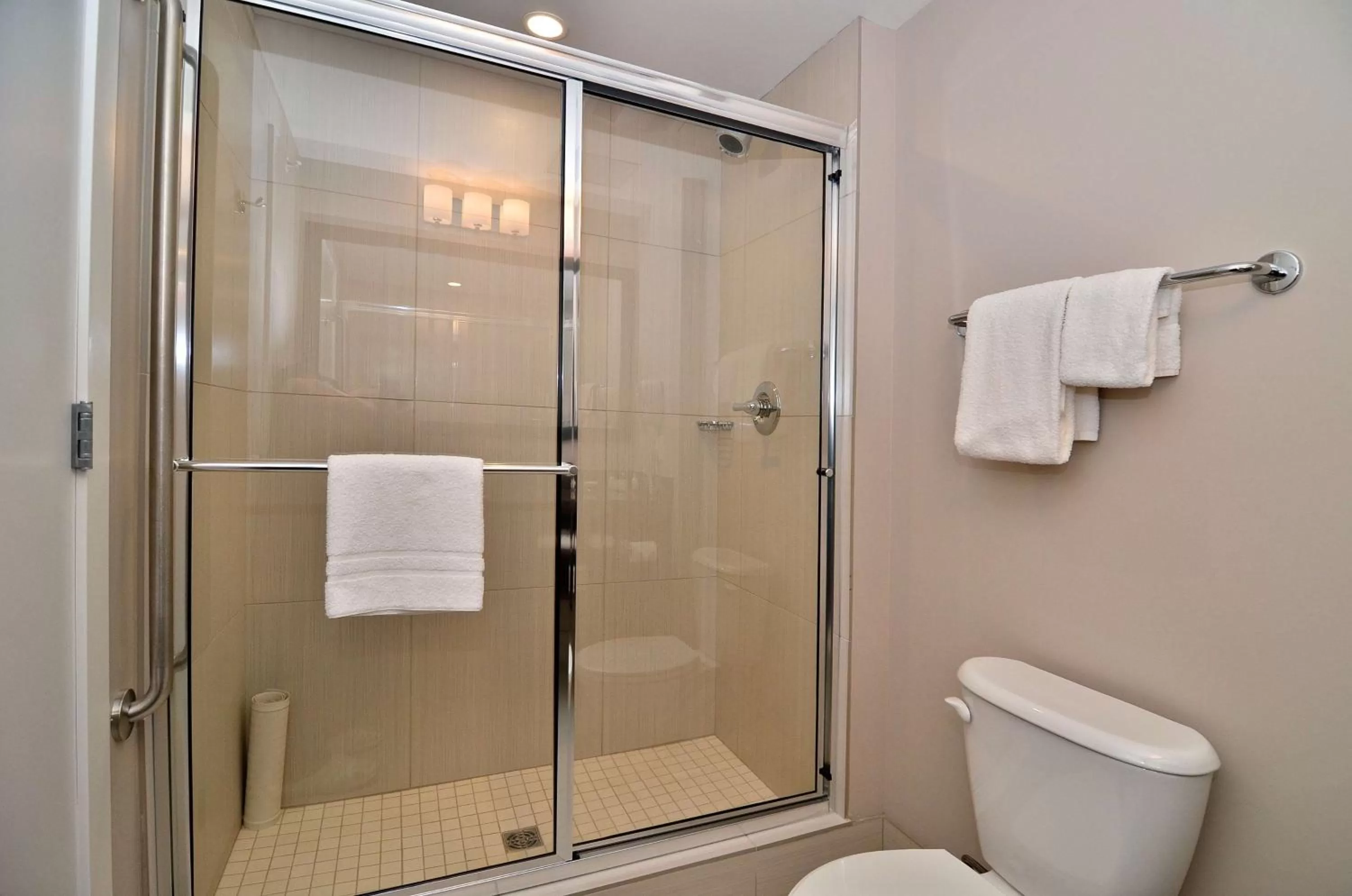 Photo of the whole room in Best Western Plus Revelstoke