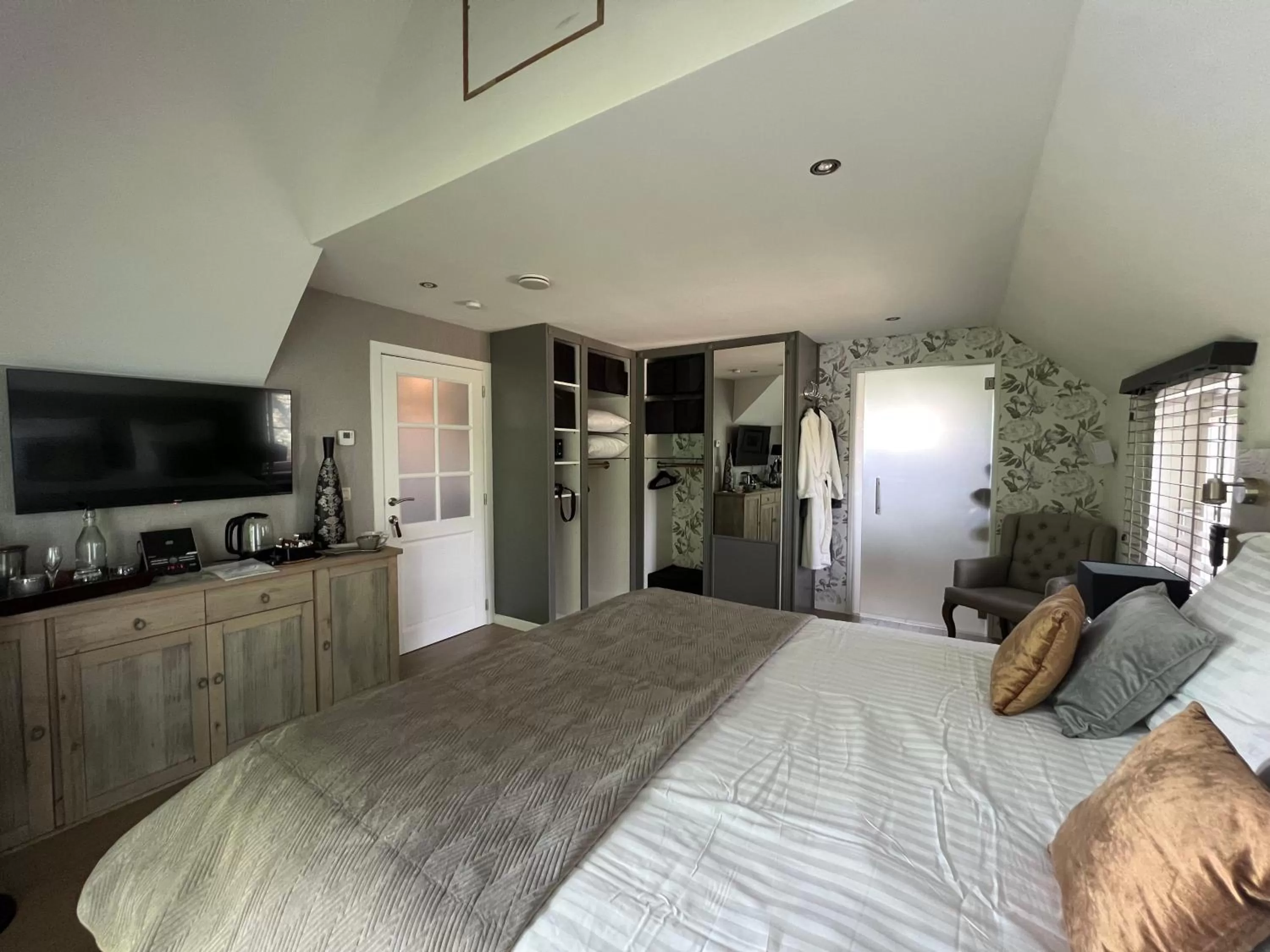 Bedroom, Bed in Bed & Bokes aan de Maaskant