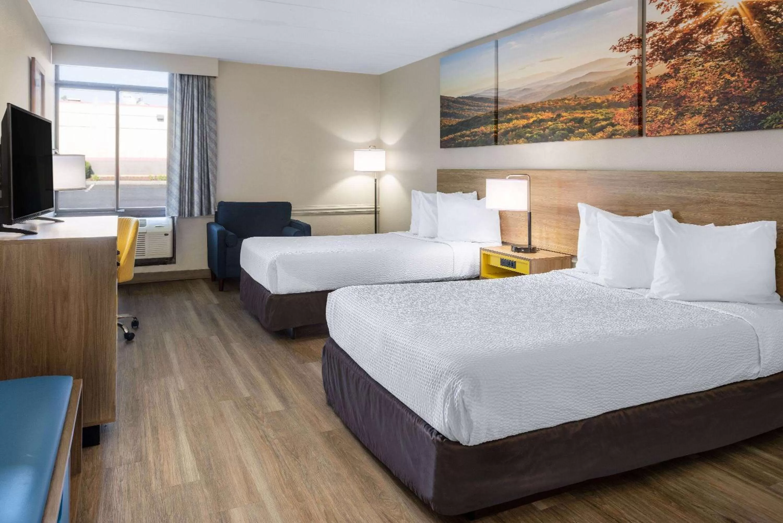 Photo of the whole room, Bed in Days Inn by Wyndham Winchester