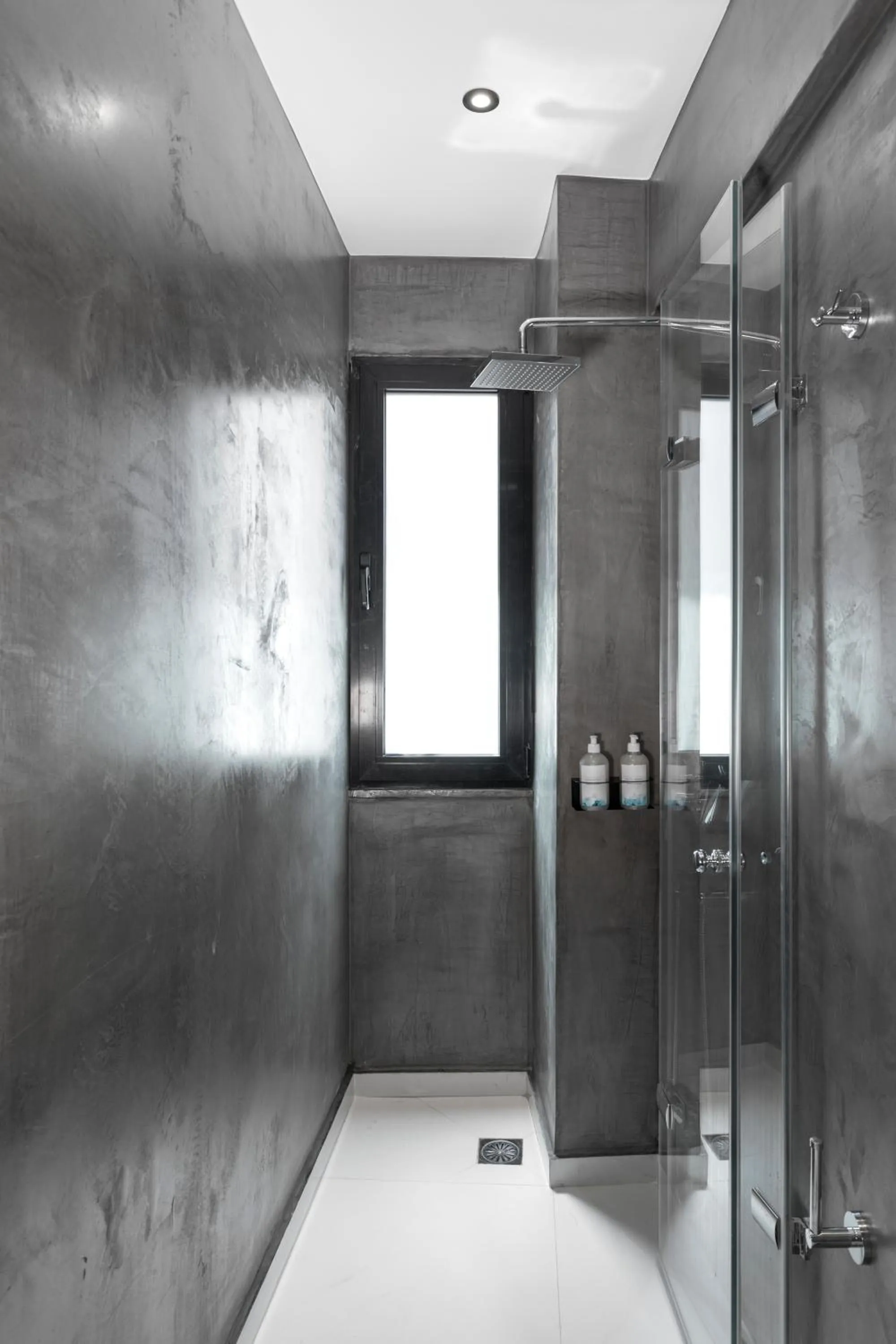 Shower in Melo Athens