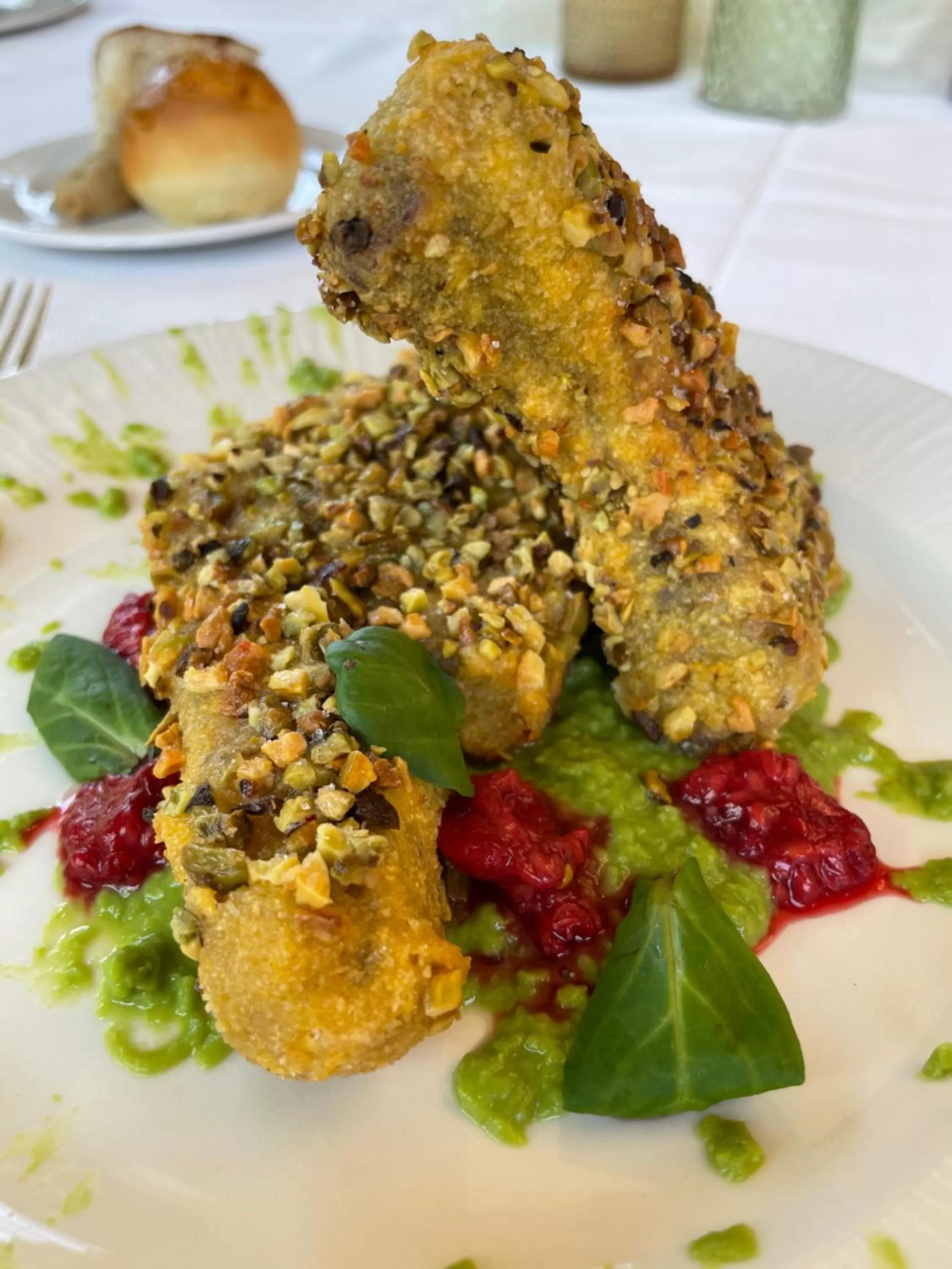 Food and drinks in Antico Borgo Molino 7cento vicino ai Giardini di Ninfa