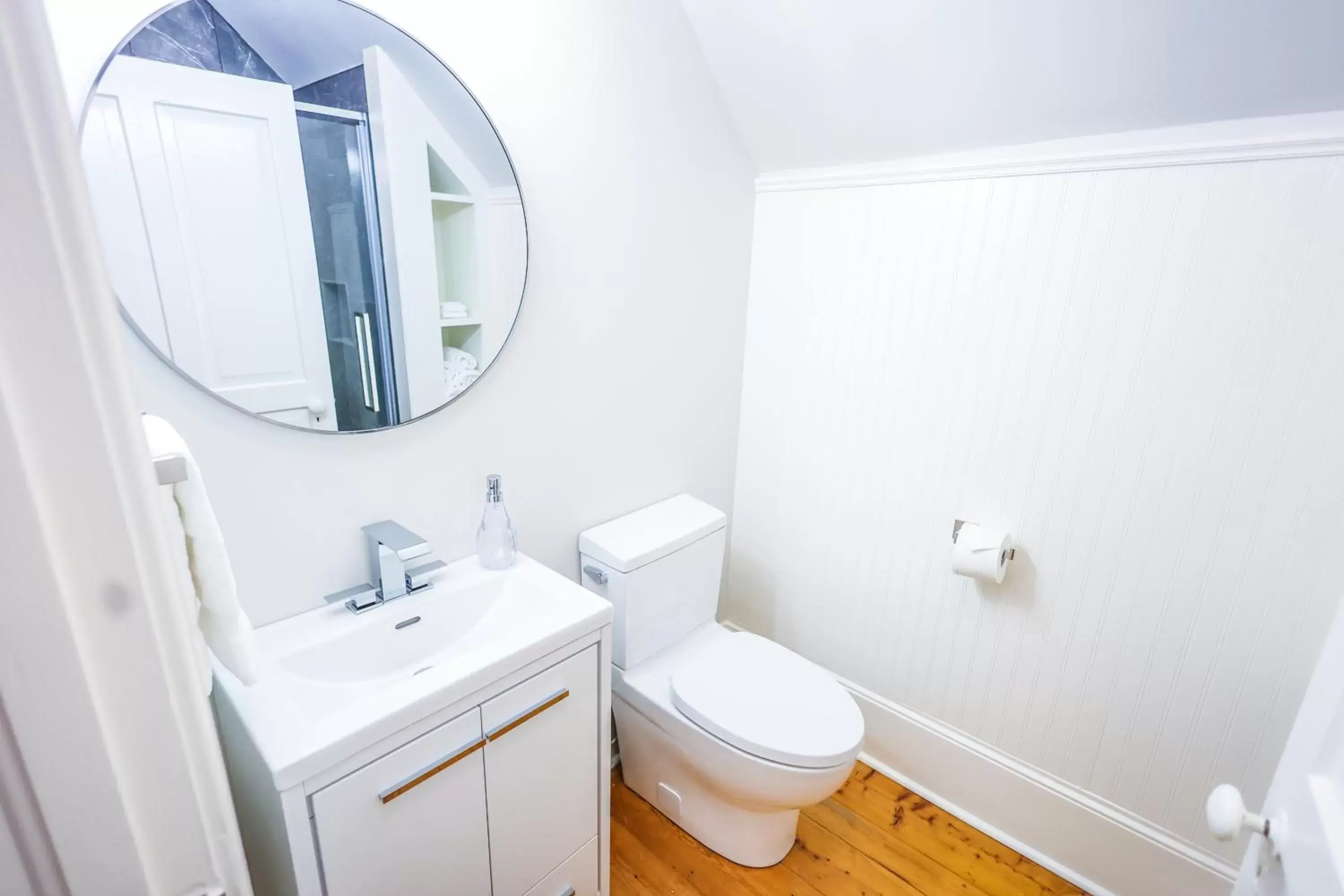 Bathroom in Mahone Bay Bed and Breakfast