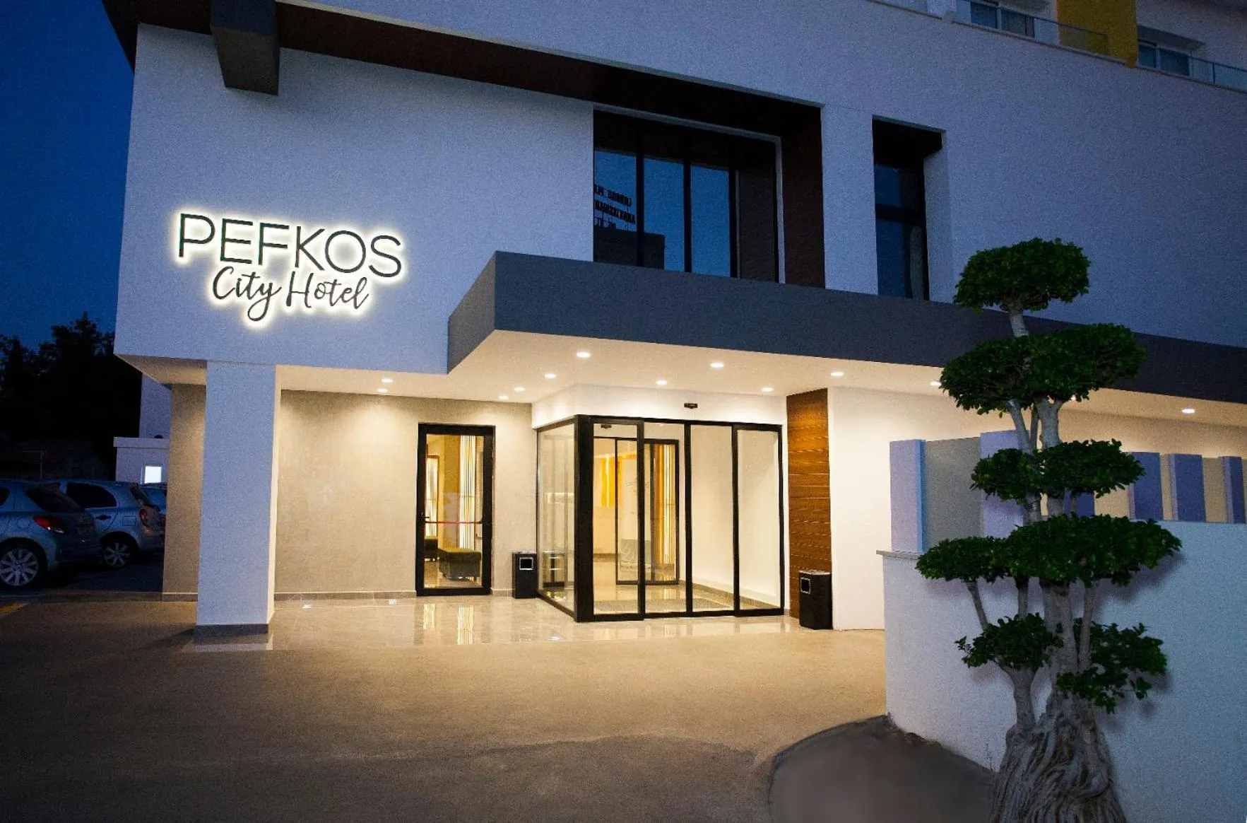 Facade/entrance in Pefkos City Hotel
