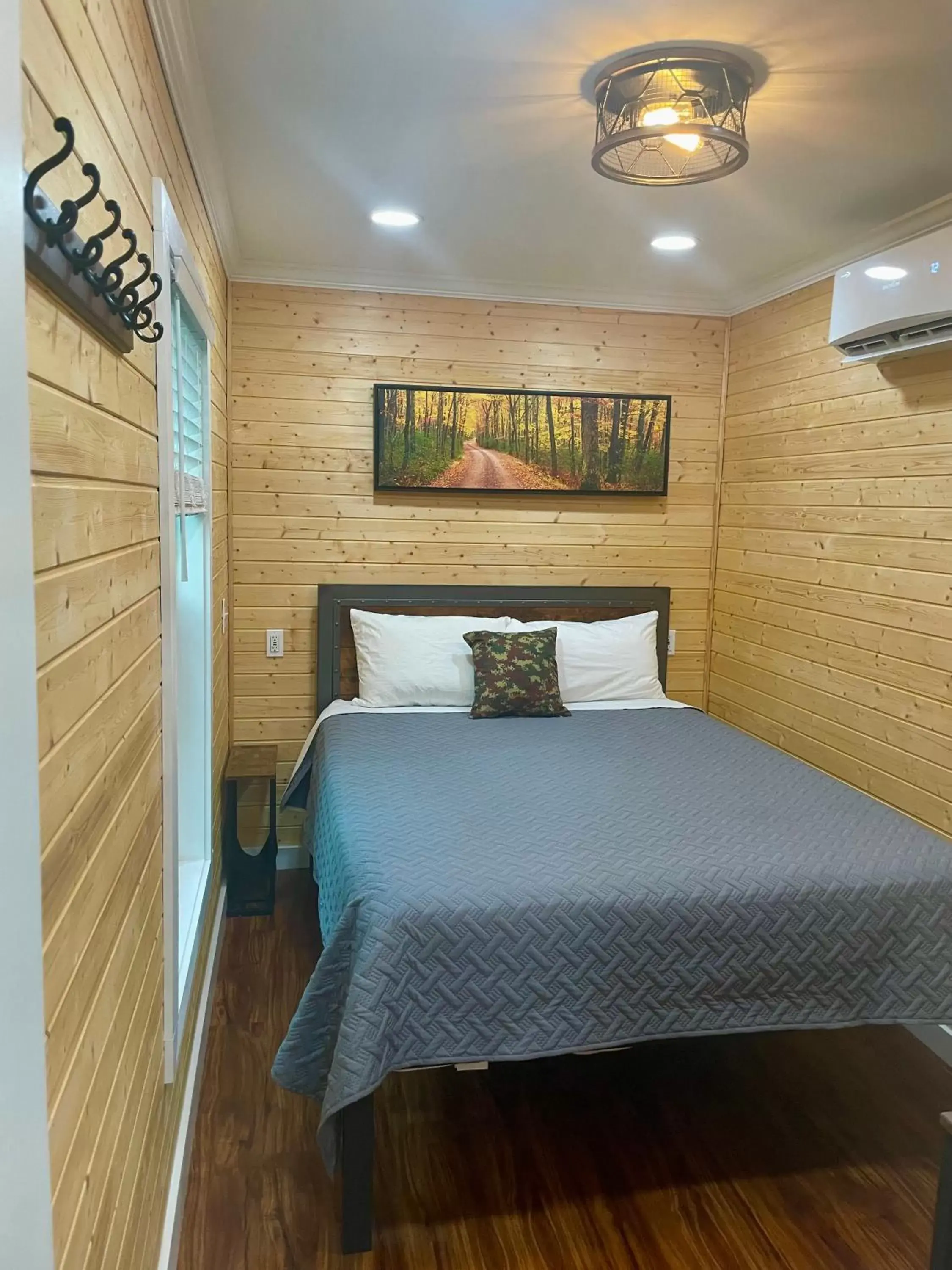 Bedroom, Bed in Camptel Poconos Lodging