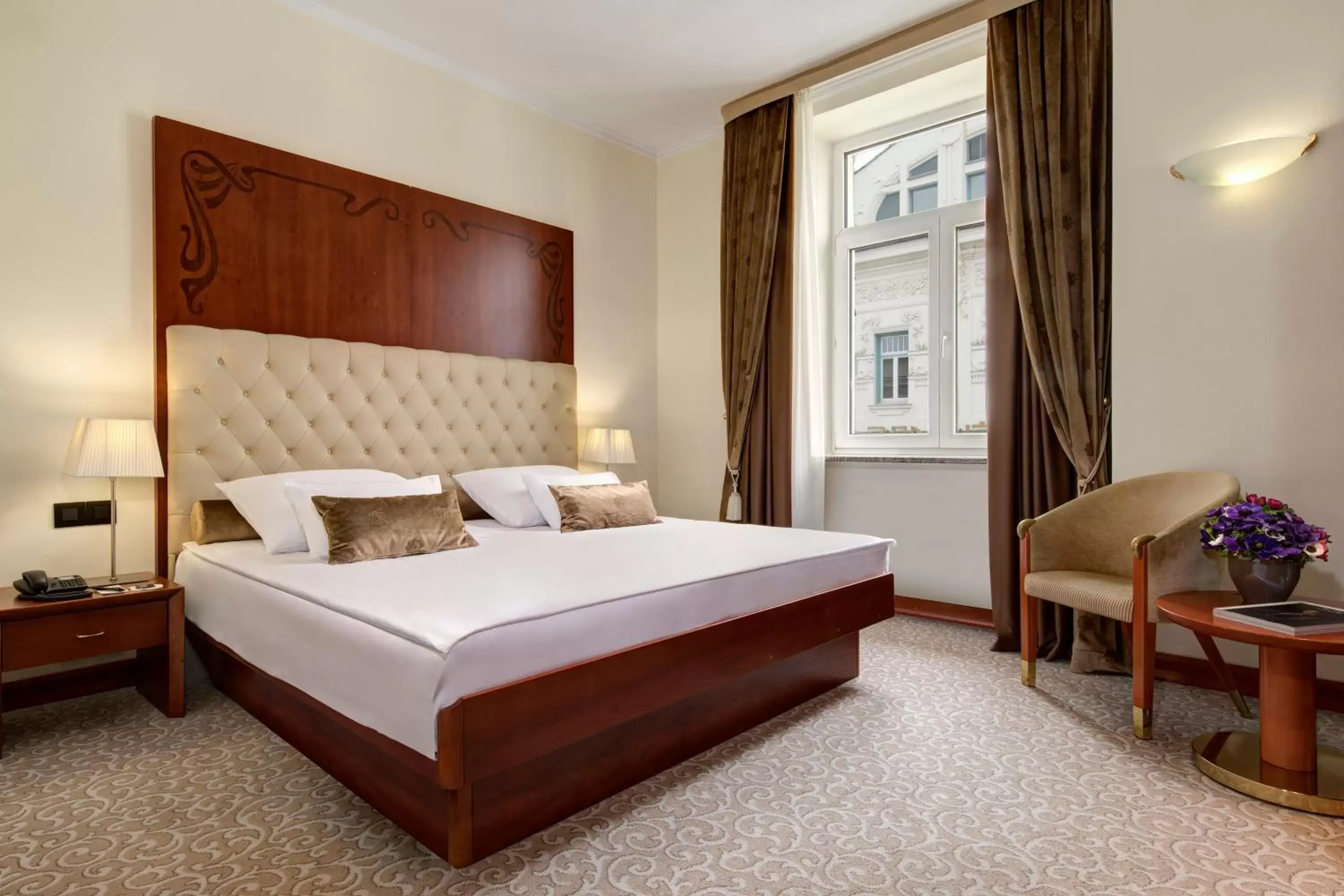 Photo of the whole room, Bed in Grand Hotel Union Eurostars