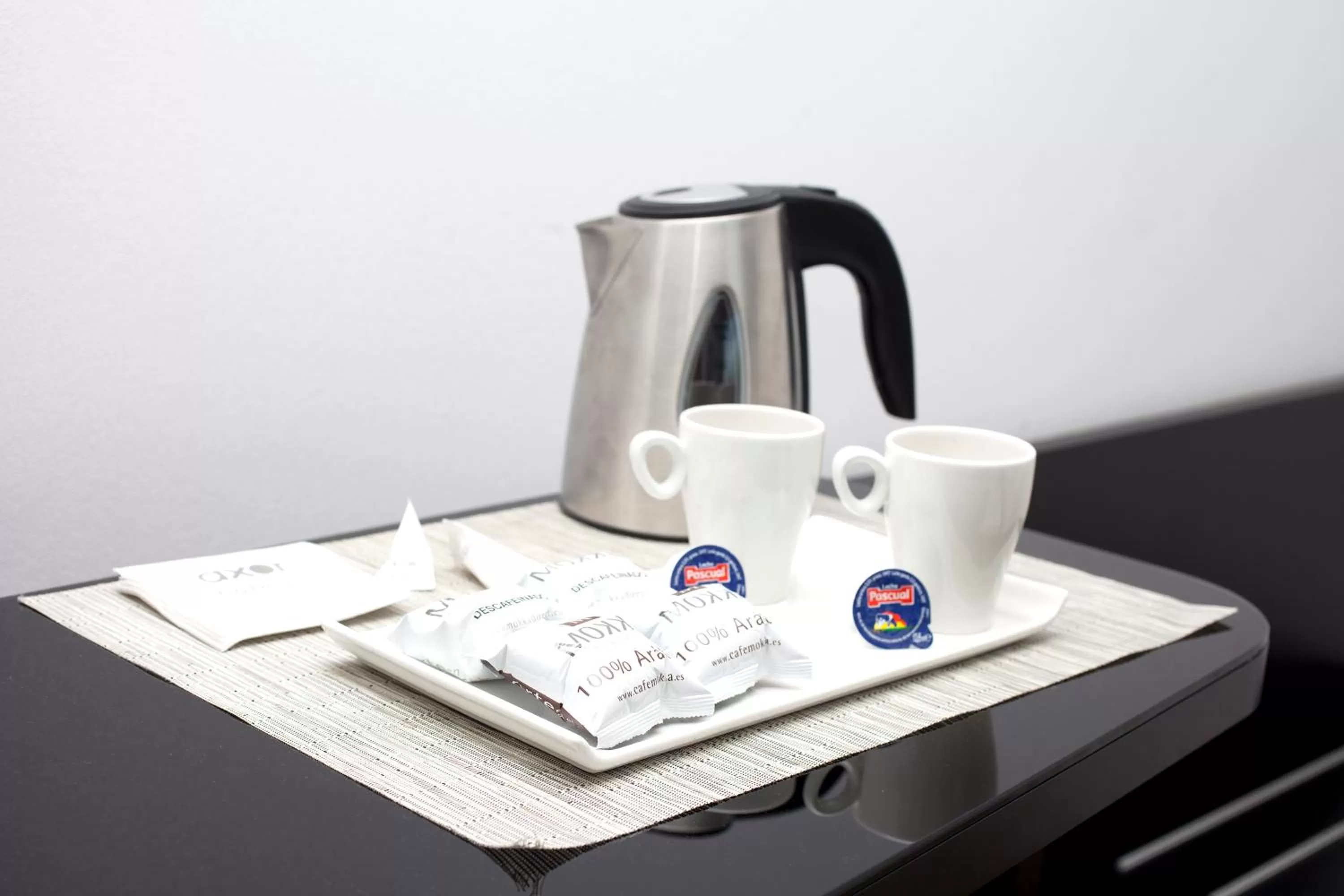 Coffee/tea facilities in Axor Barajas