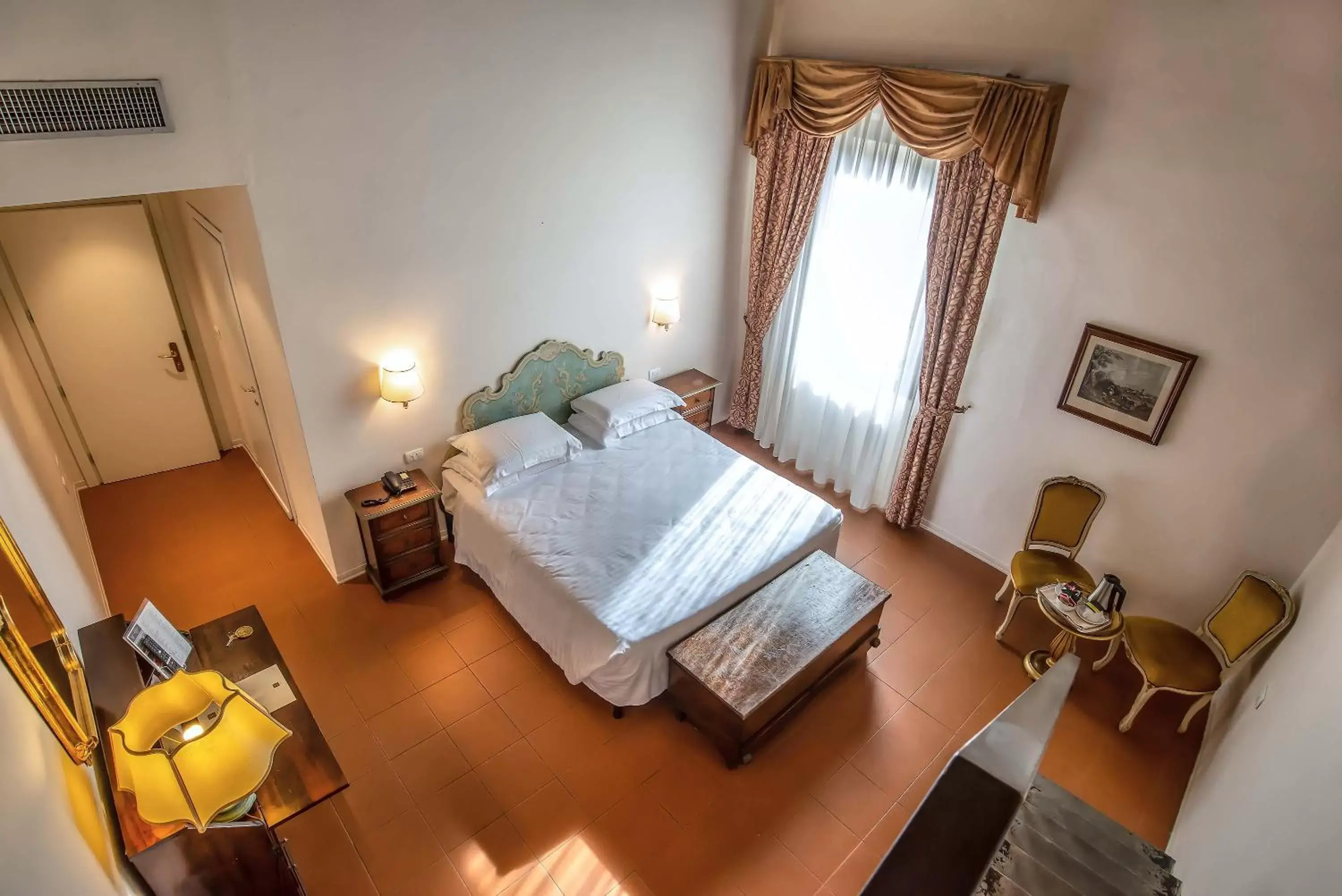 Photo of the whole room in Hotel Machiavelli Palace