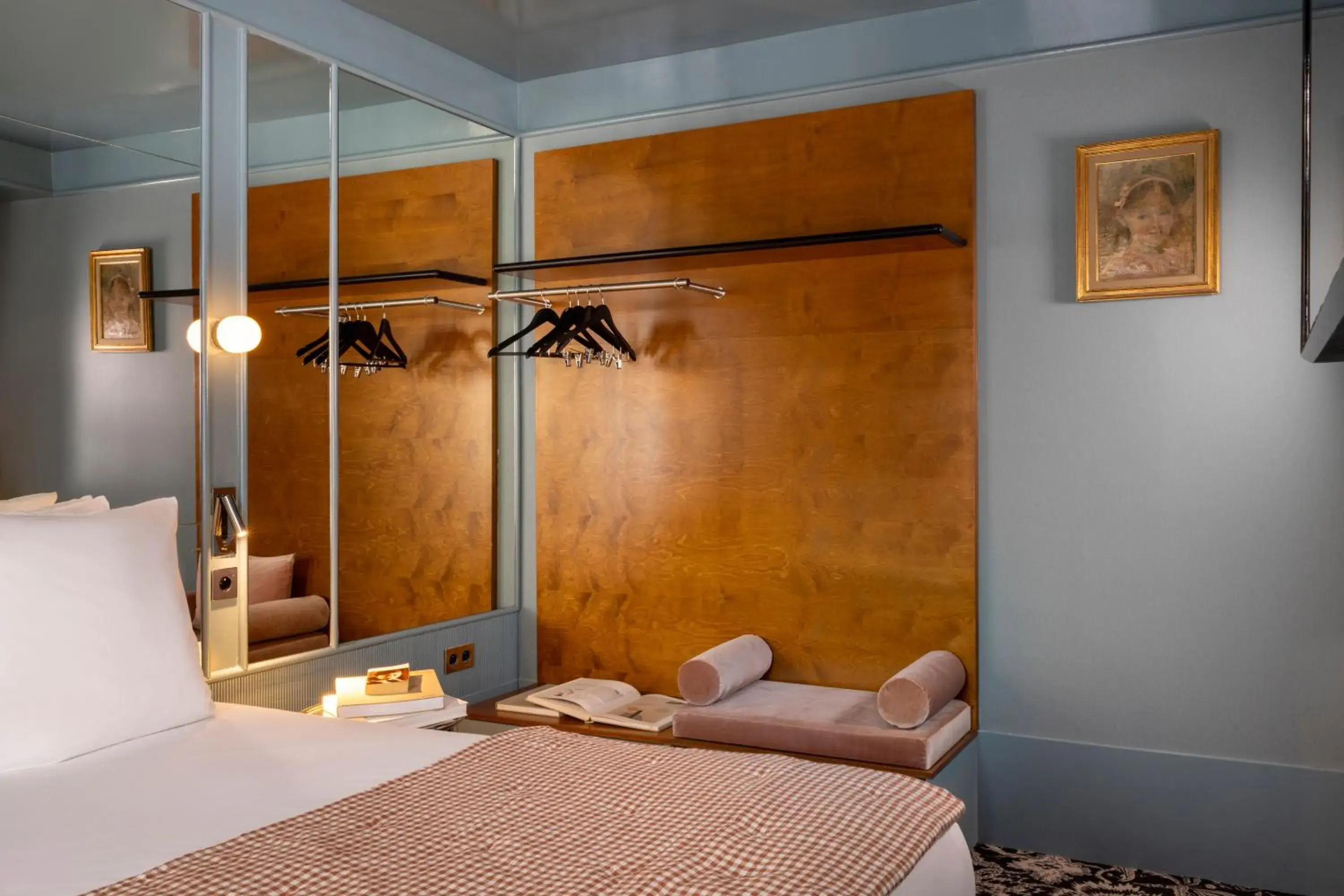 Bed in Hôtel du Home Moderne
