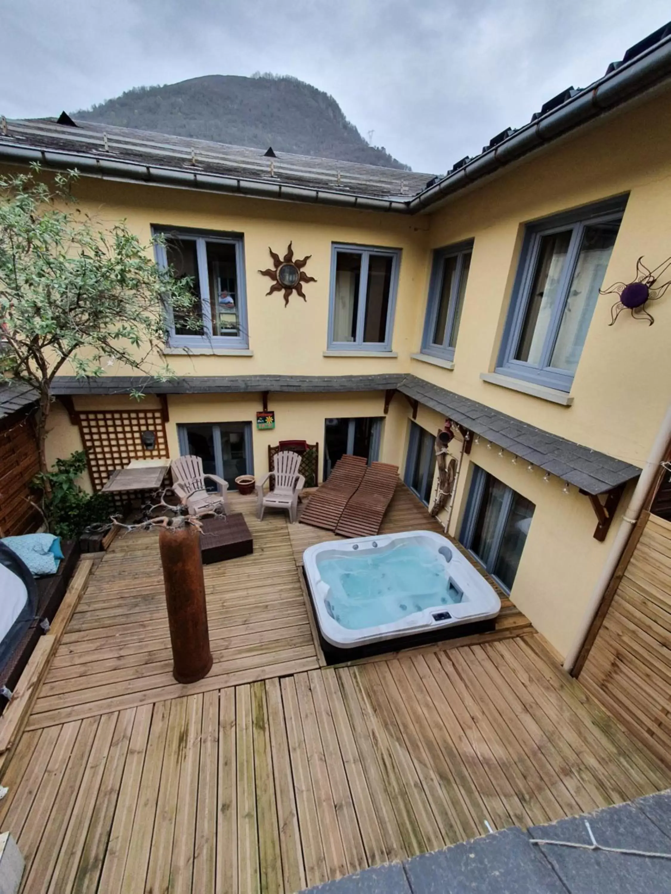 Property Building in Le Patio de Luchon