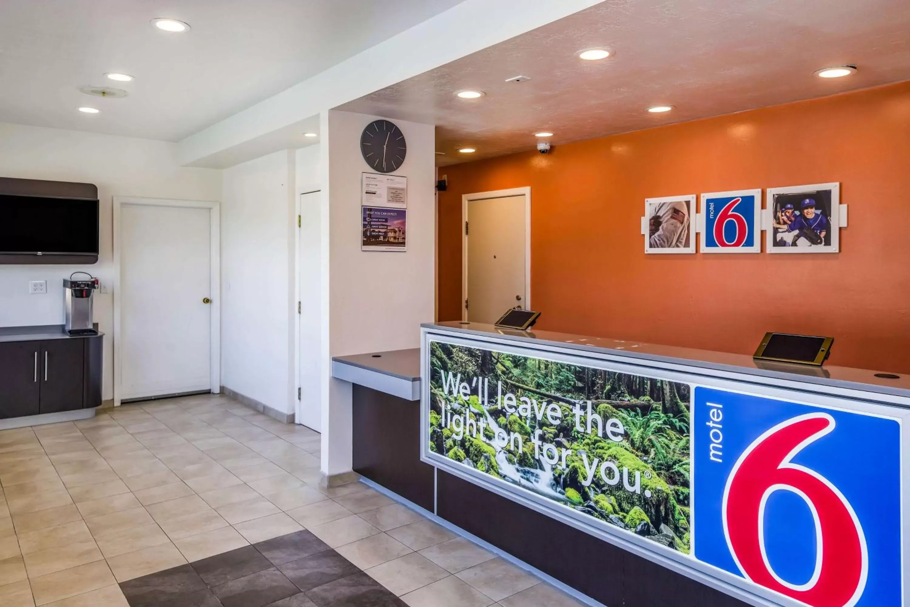 Communal lounge/ TV room, Lobby/Reception in Motel 6-Concord, CA