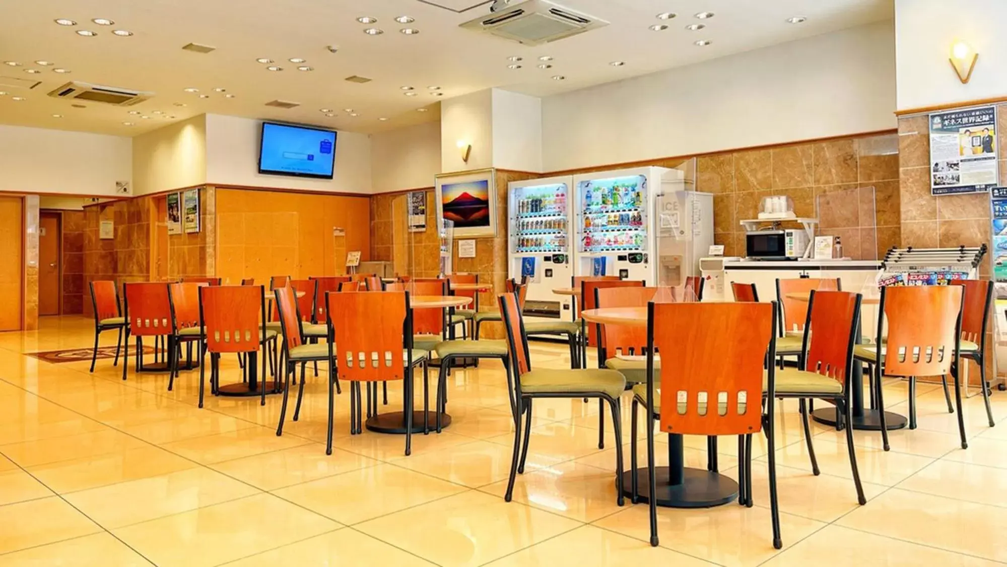 Lobby or reception, Restaurant/Places to Eat in Toyoko Inn Kokura-eki Minami-guchi