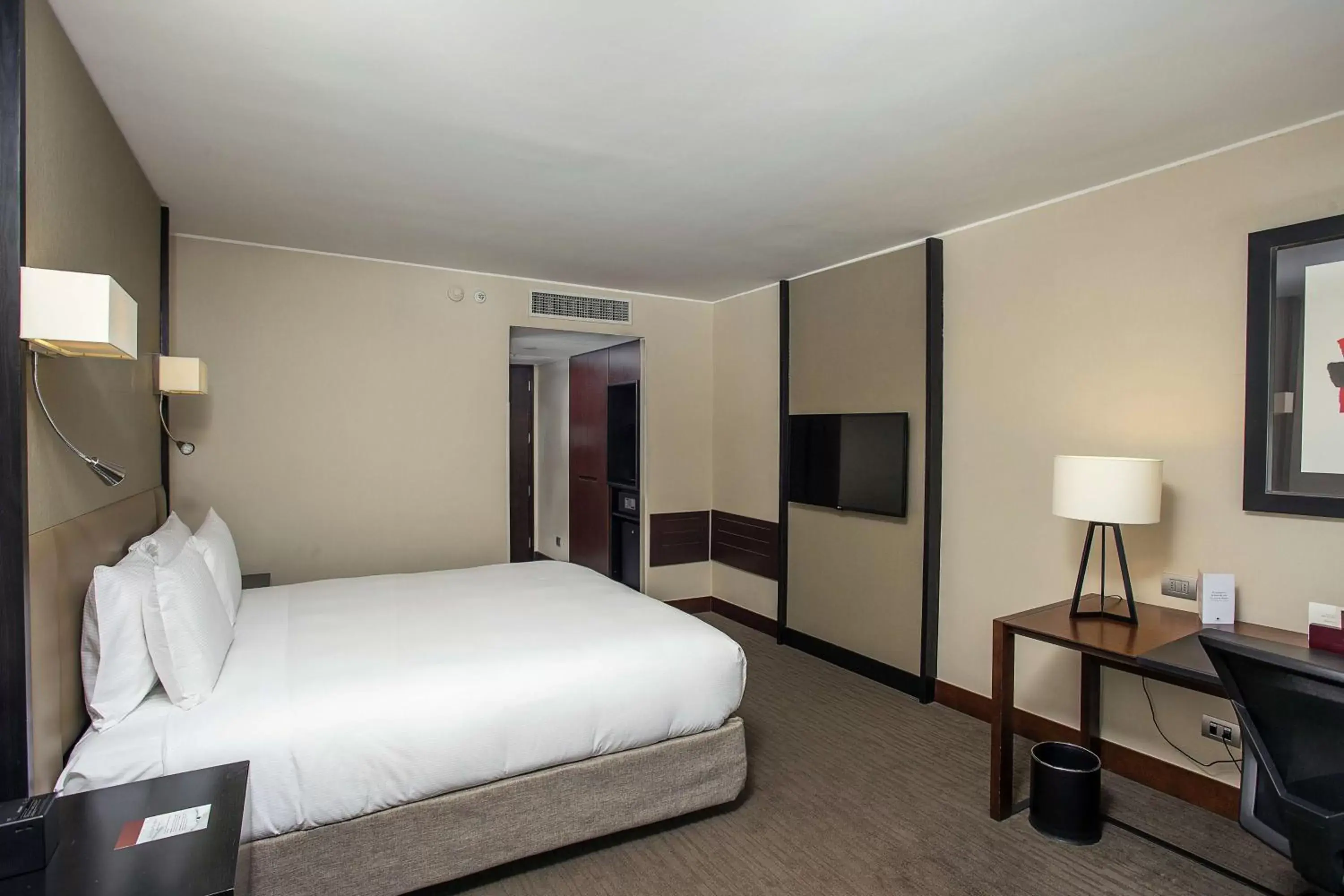 Photo of the whole room, Bed in DoubleTree by Hilton Santiago - Vitacura