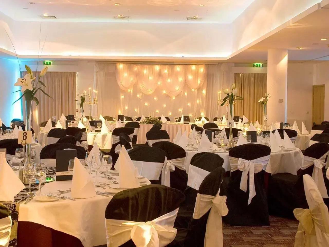 Restaurant/places to eat, Banquet Facilities in Louis Fitzgerald Hotel