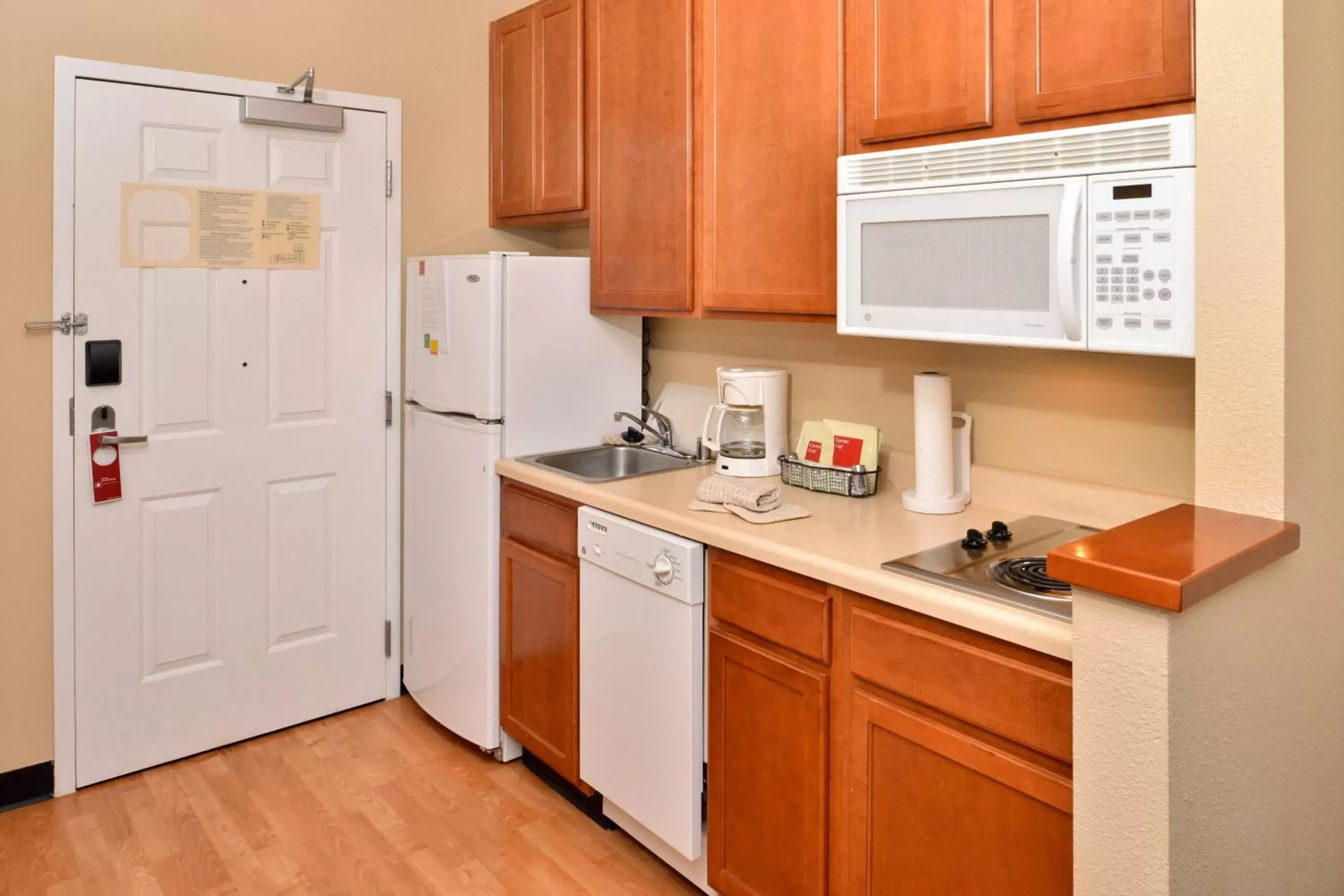 Kitchen or kitchenette, Kitchen/Kitchenette in TownePlace Suites Sacramento Cal Expo