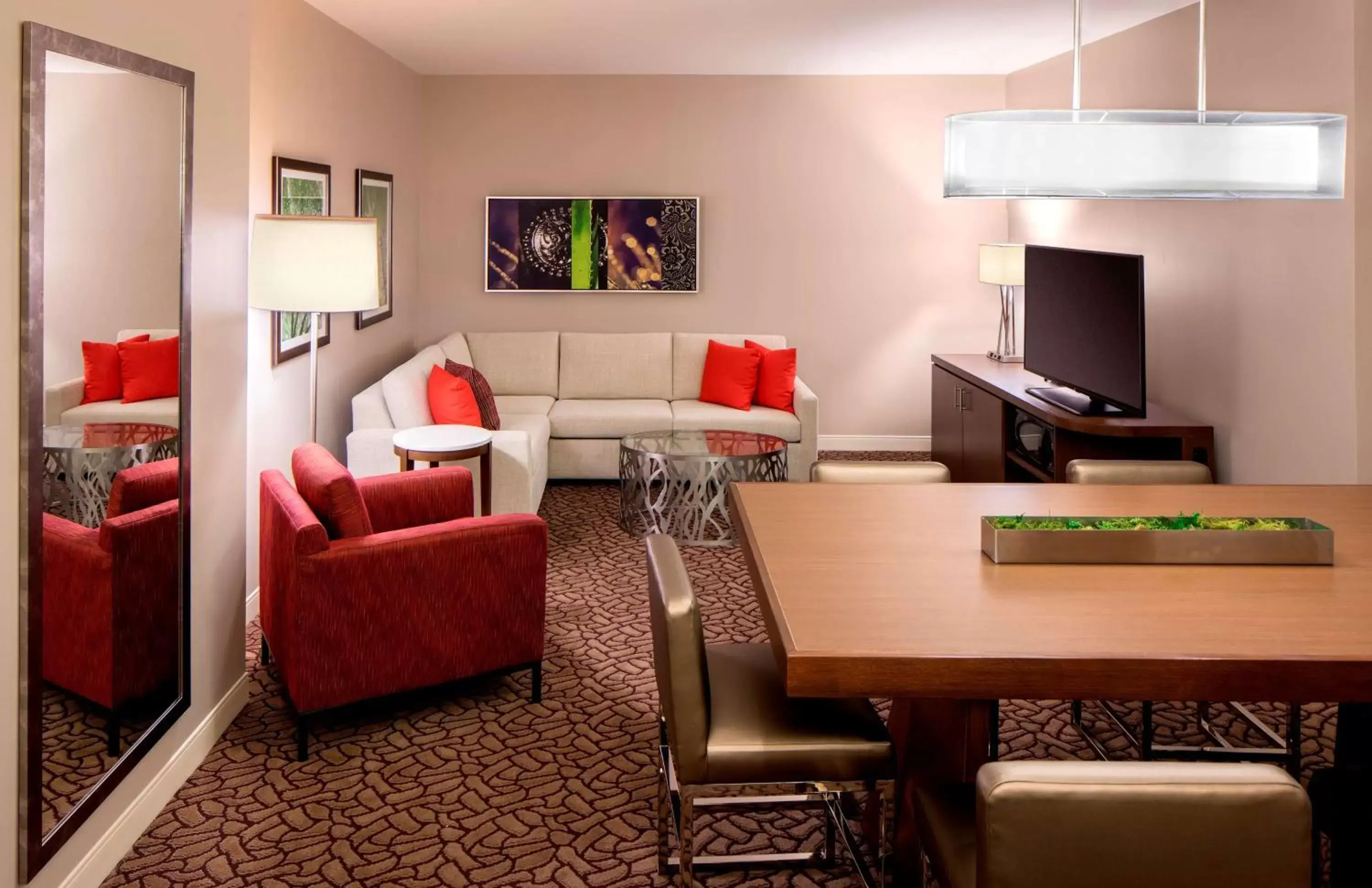 Living room, Seating Area in Hilton Garden Inn Downtown Dallas