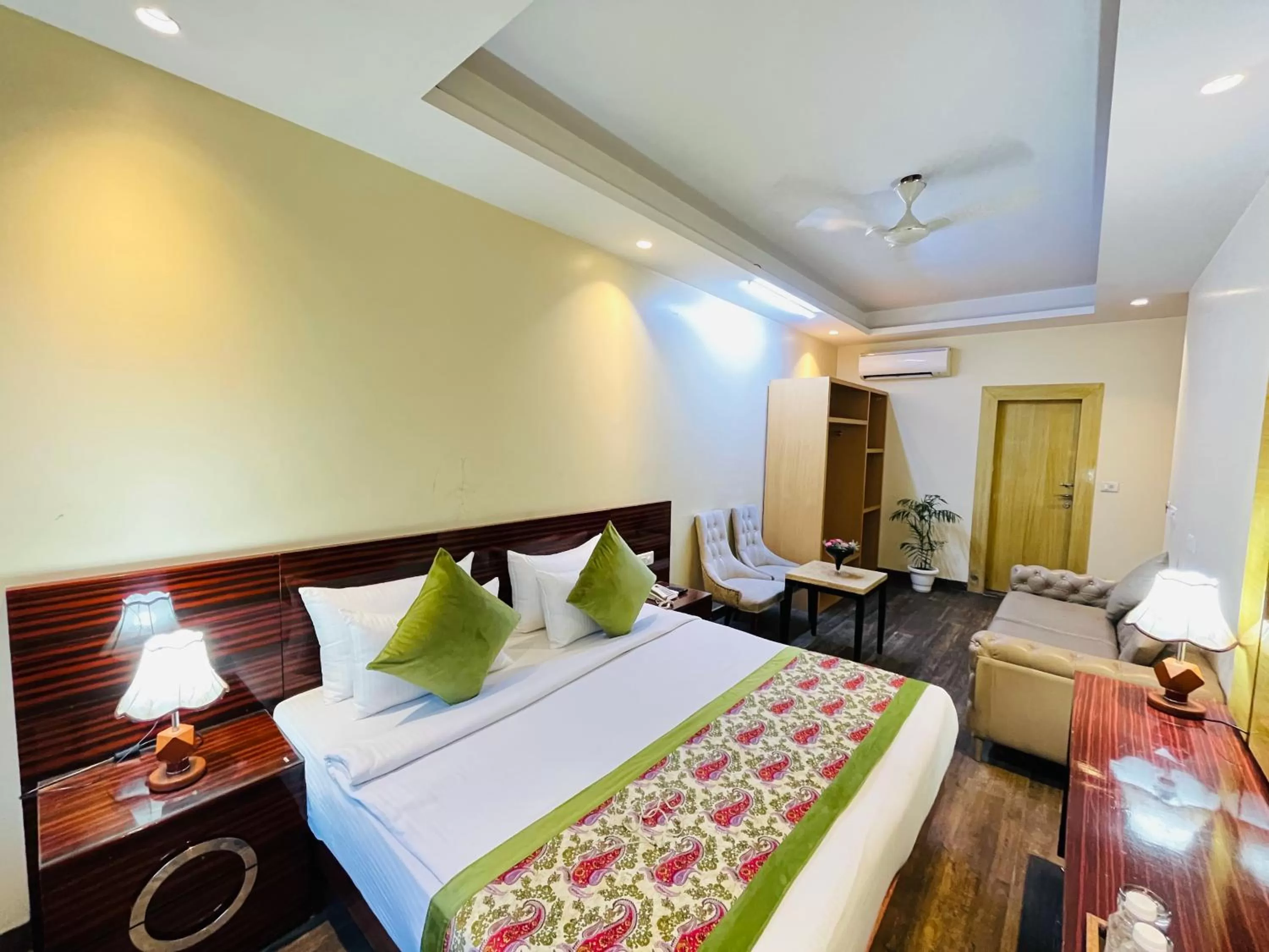 Bed in Hotel Banz near Delhi Airport