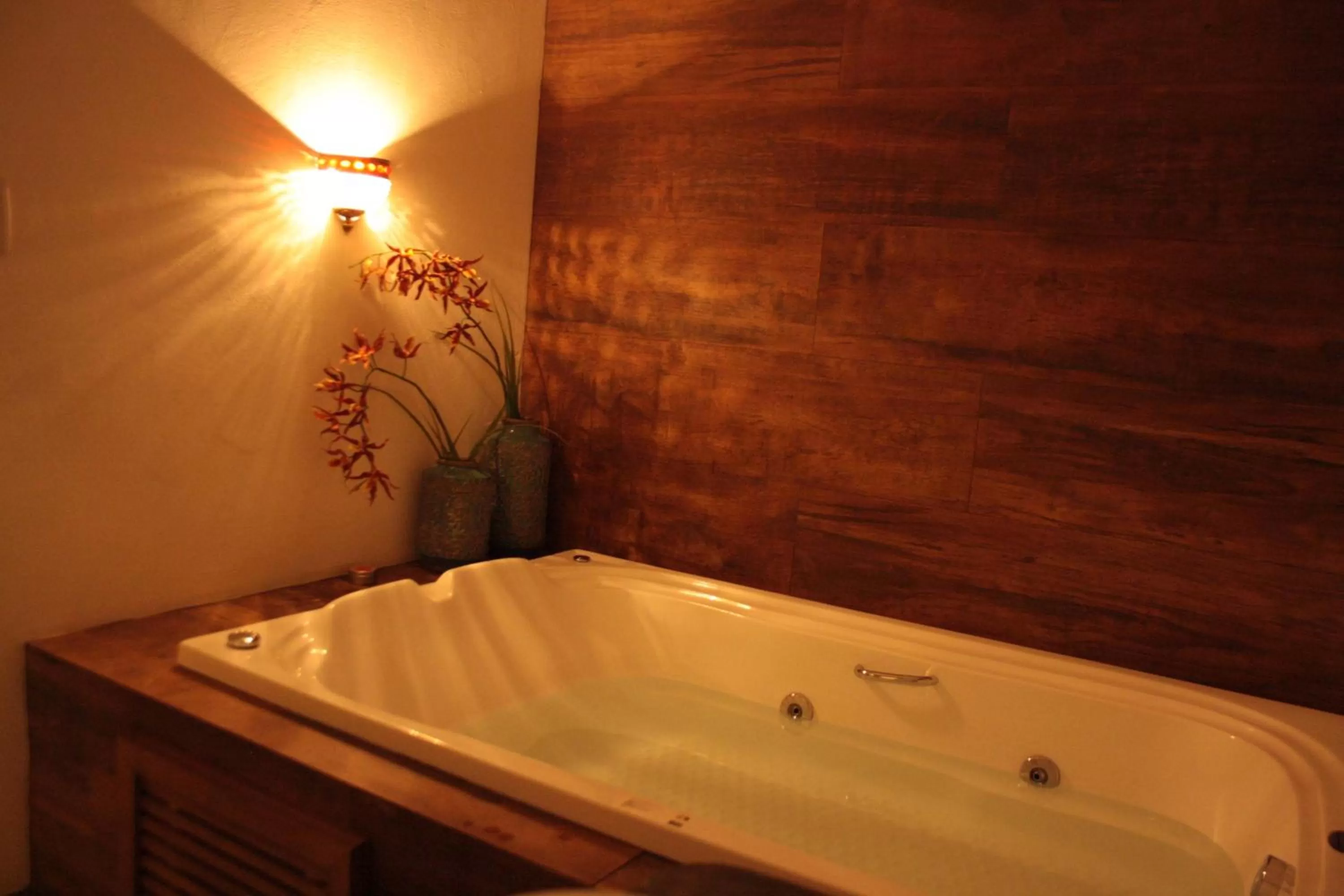 Hot Tub in Pousada Vila Rosada