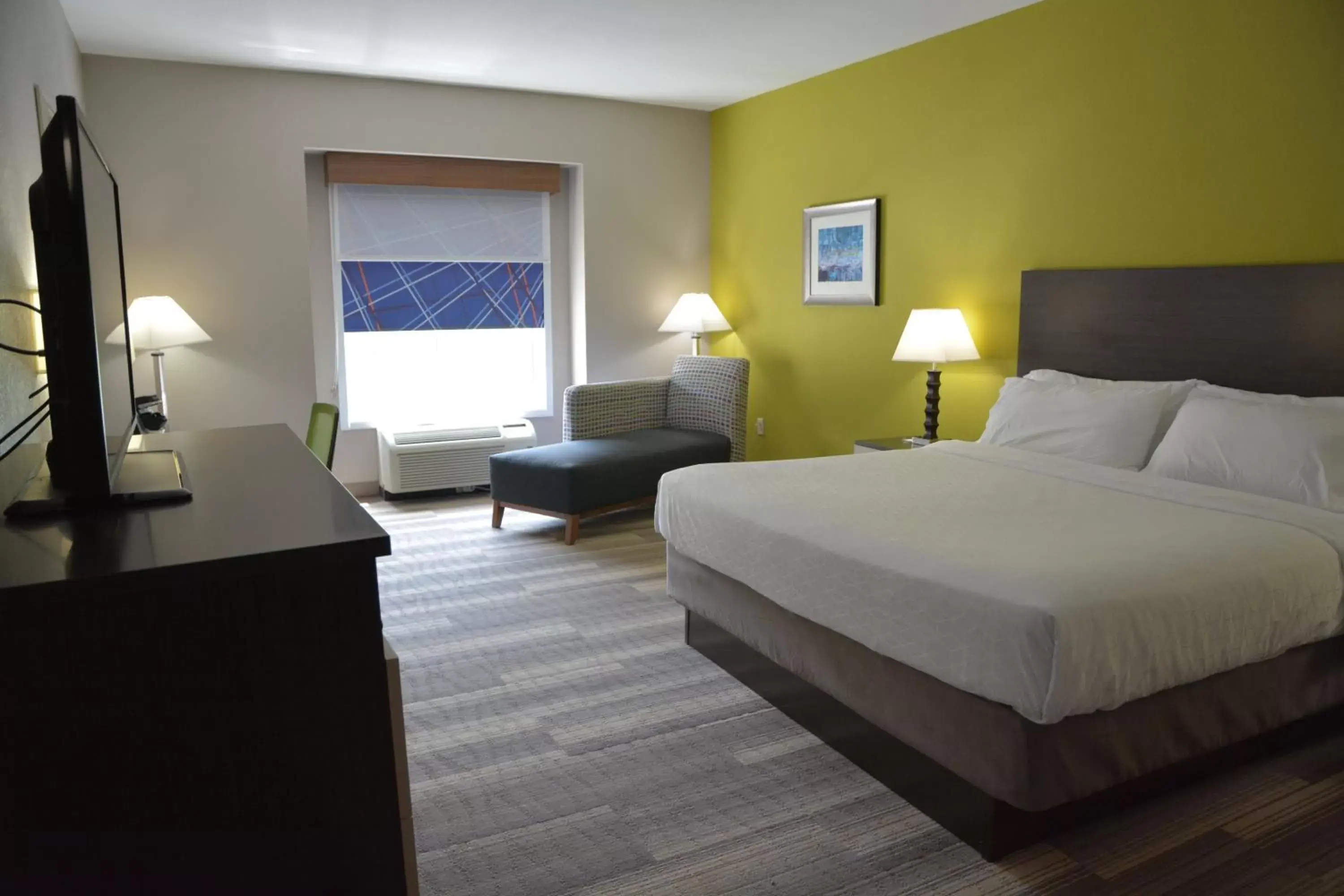 Photo of the whole room, Bed in Holiday Inn Express & Suites Caryville, an IHG Hotel