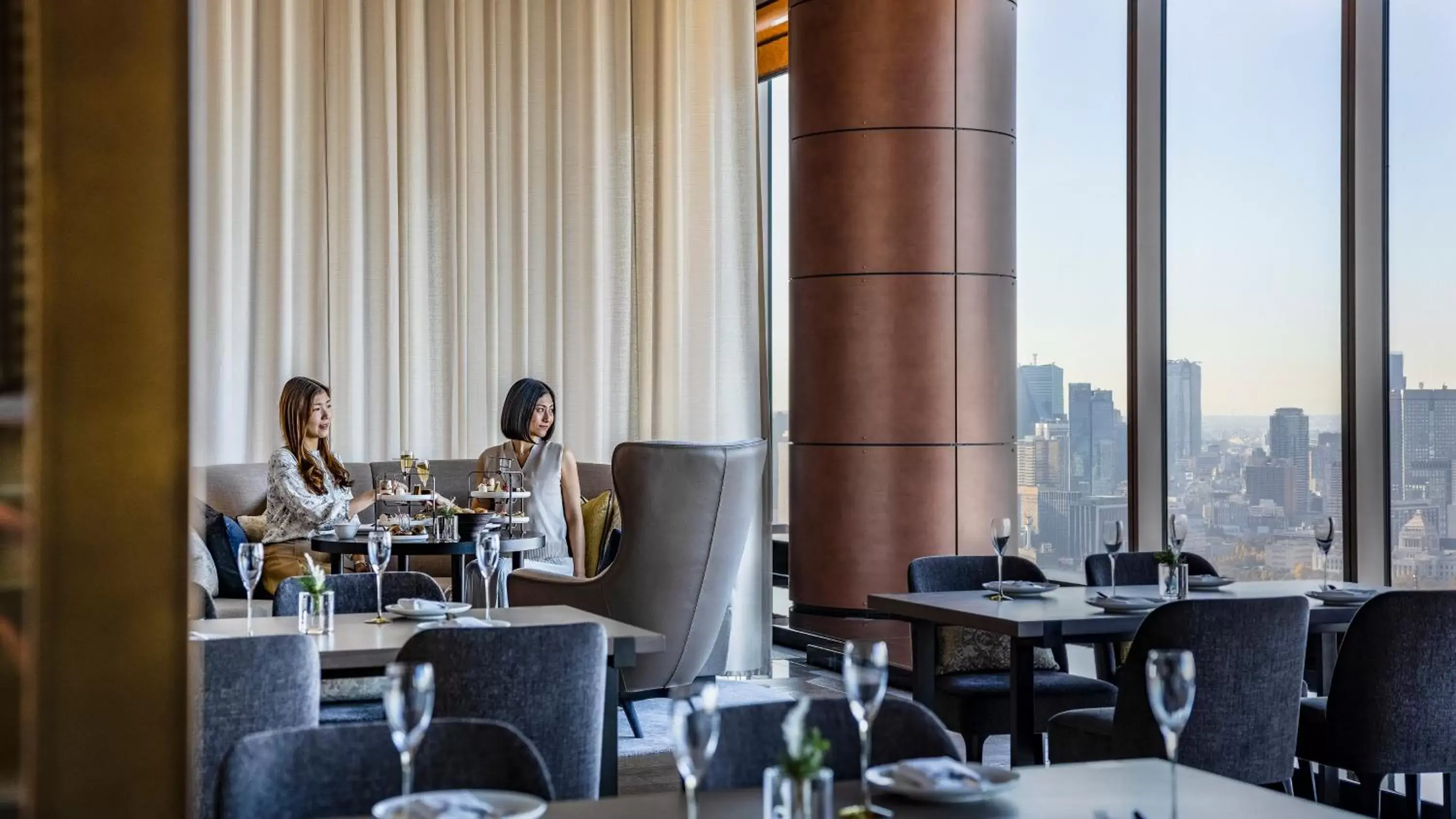 Lounge or bar, Restaurant/Places to Eat in Four Seasons Hotel Tokyo at Otemachi