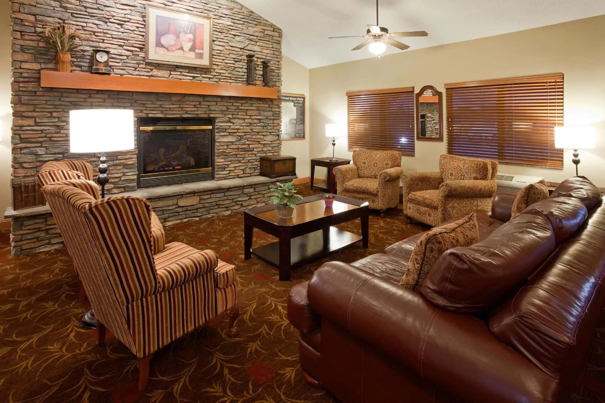 Lobby or reception, Seating Area in AmericInn by Wyndham Thief River Falls