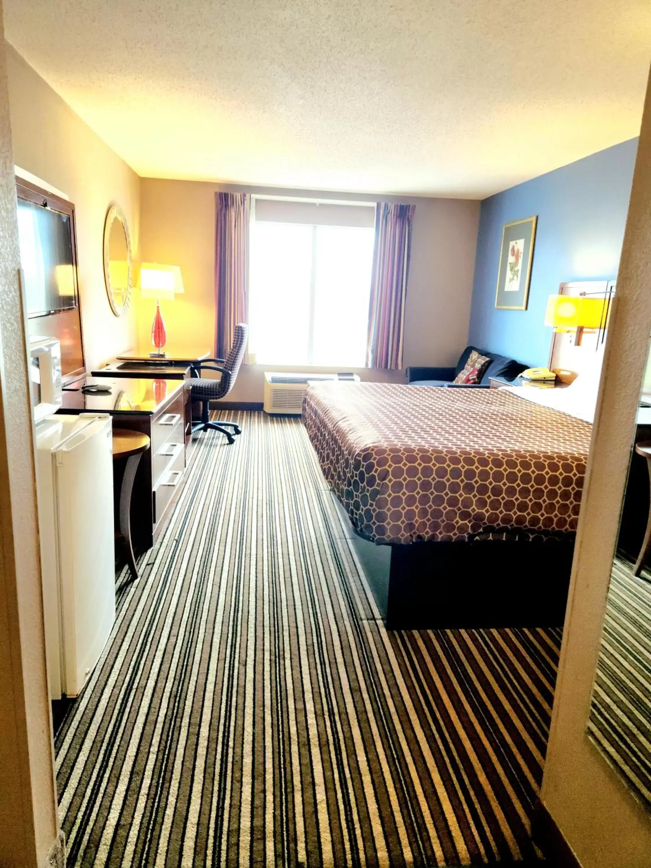 Photo of the whole room, Bed in Americas Best Value Inn & Suites-Foley
