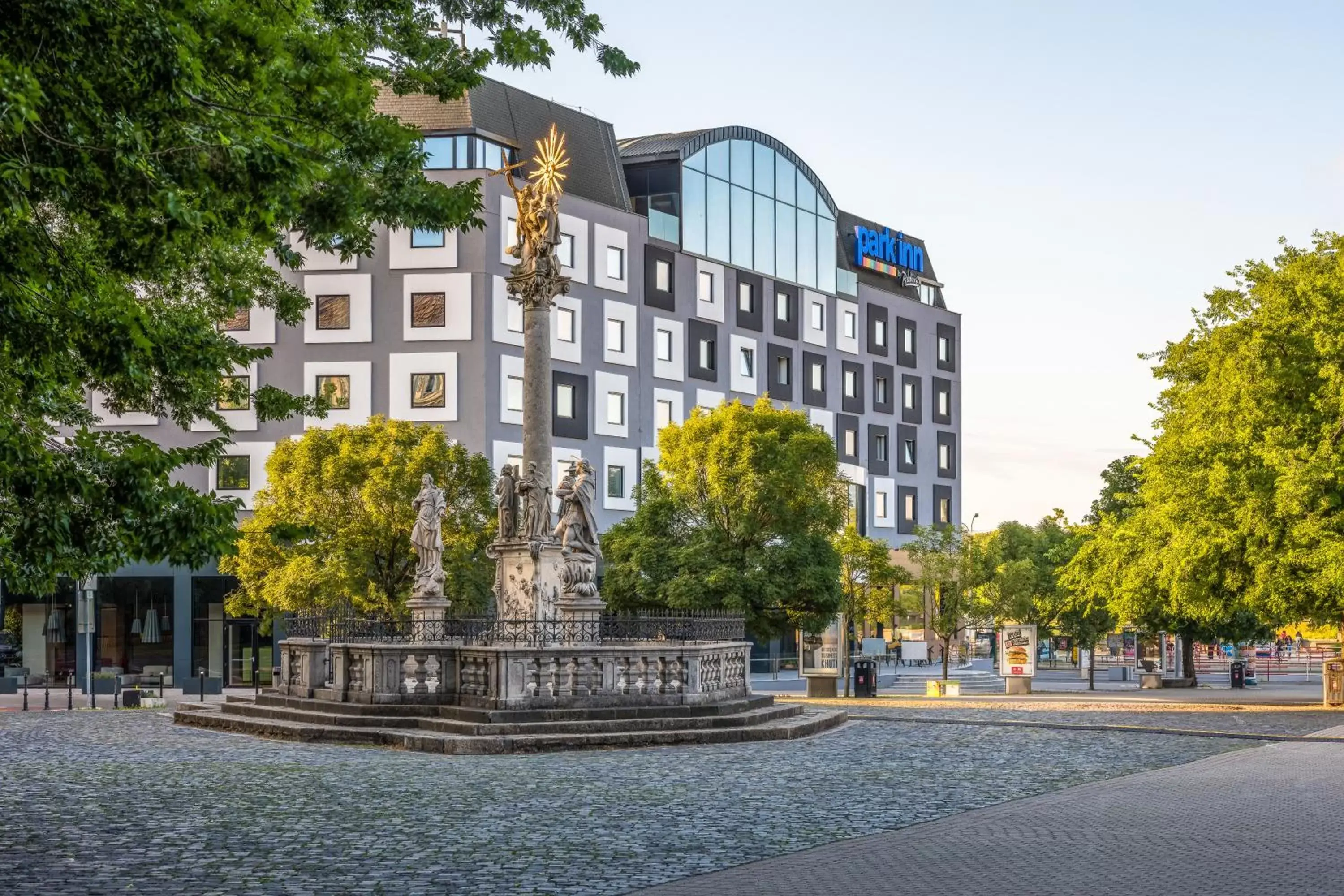 Facade/entrance, Property Building in Park Inn by Radisson Danube Bratislava