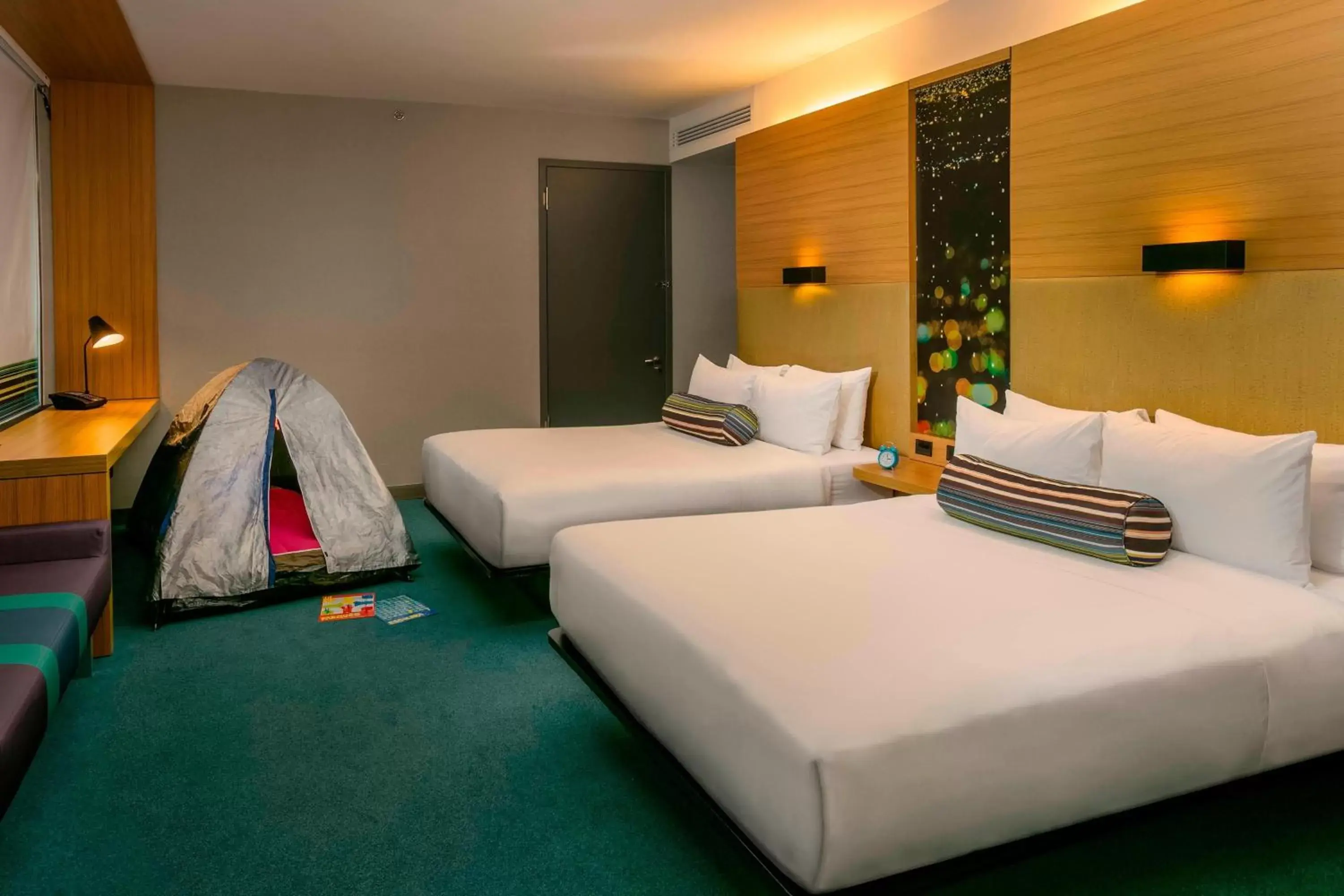 Photo of the whole room, Bed in Aloft Bogotá Airport