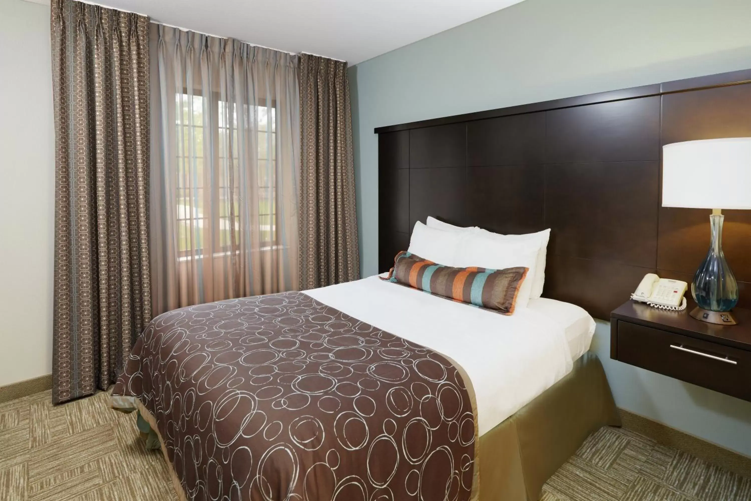 Photo of the whole room, Bed in Staybridge Suites Glenview by IHG Photo of the whole room, Bed in Staybridge Suites Glenview by IHG