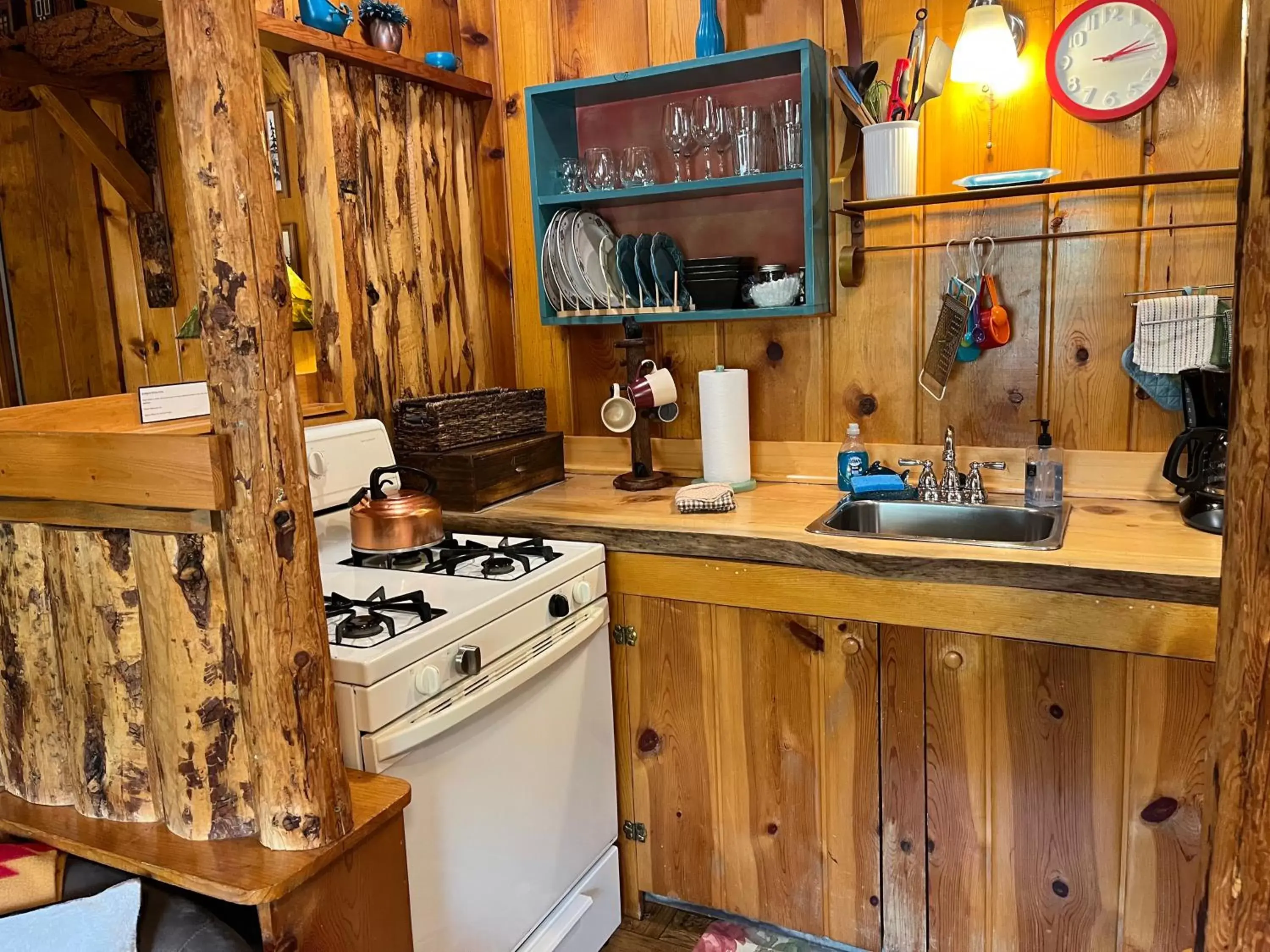 Kitchen/Kitchenette in Pine Haven Resort